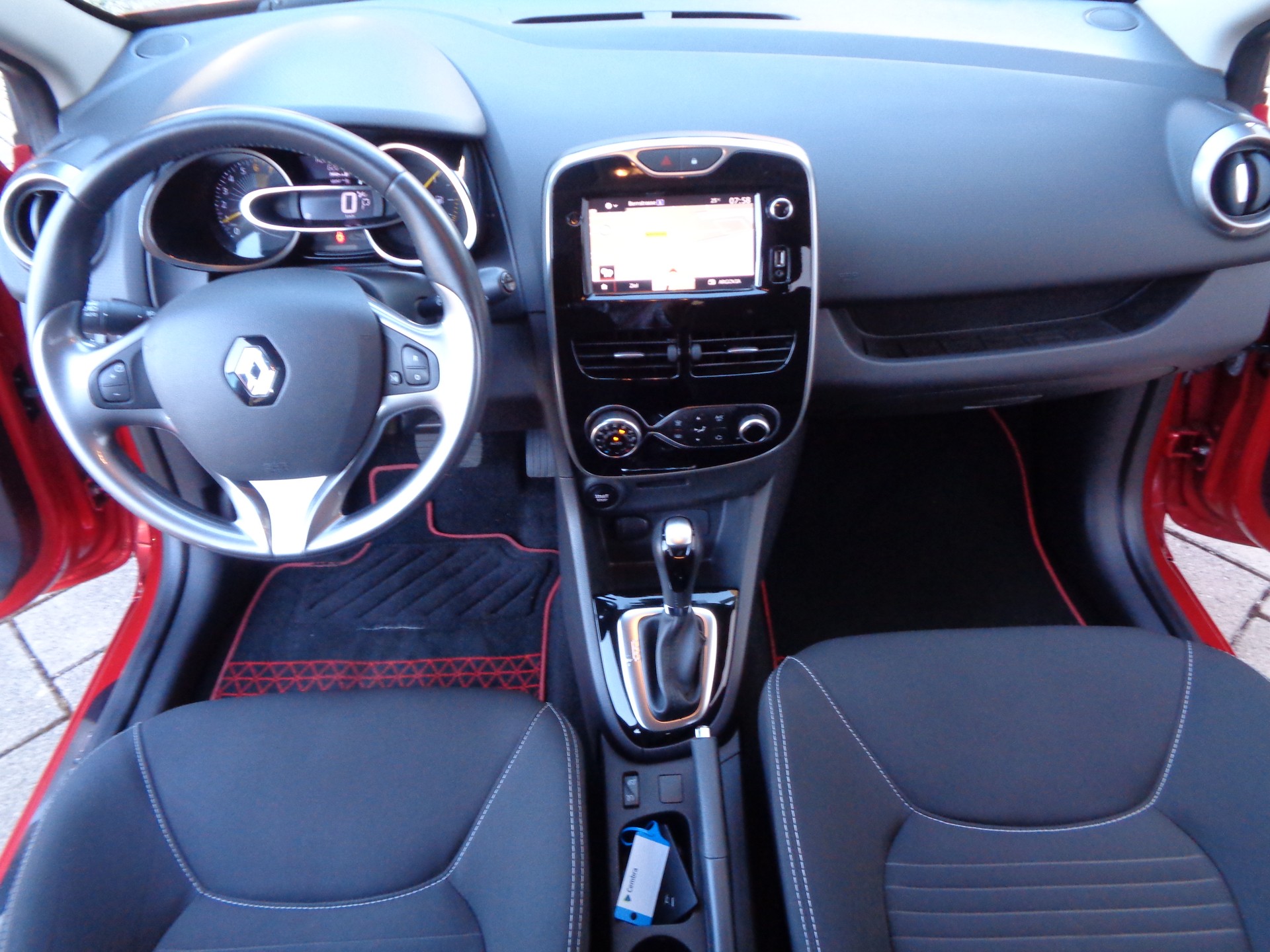 RENAULT Clio 1.2 16V T Limited EDC-image-8
