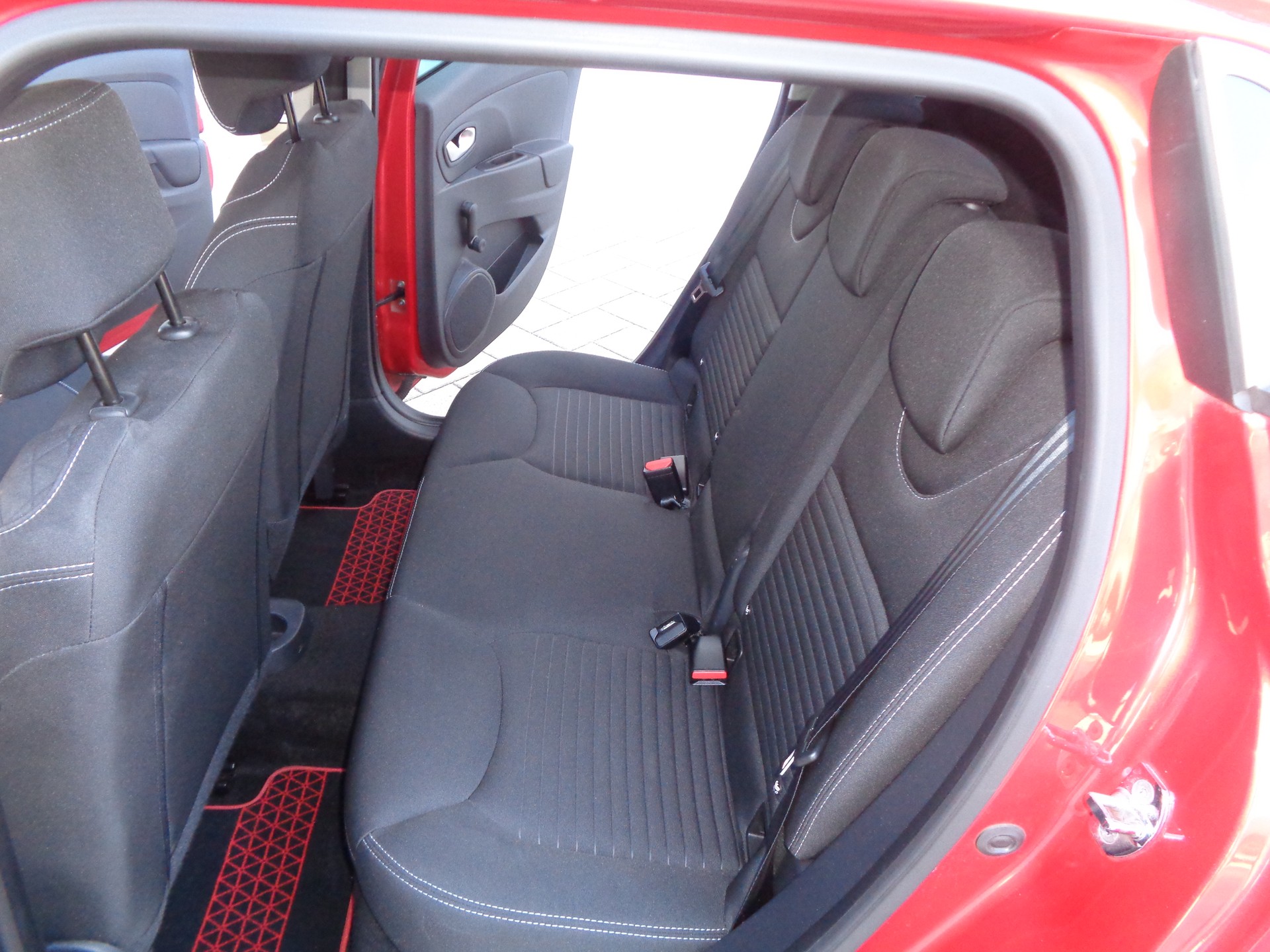 RENAULT Clio 1.2 16V T Limited EDC-image-13