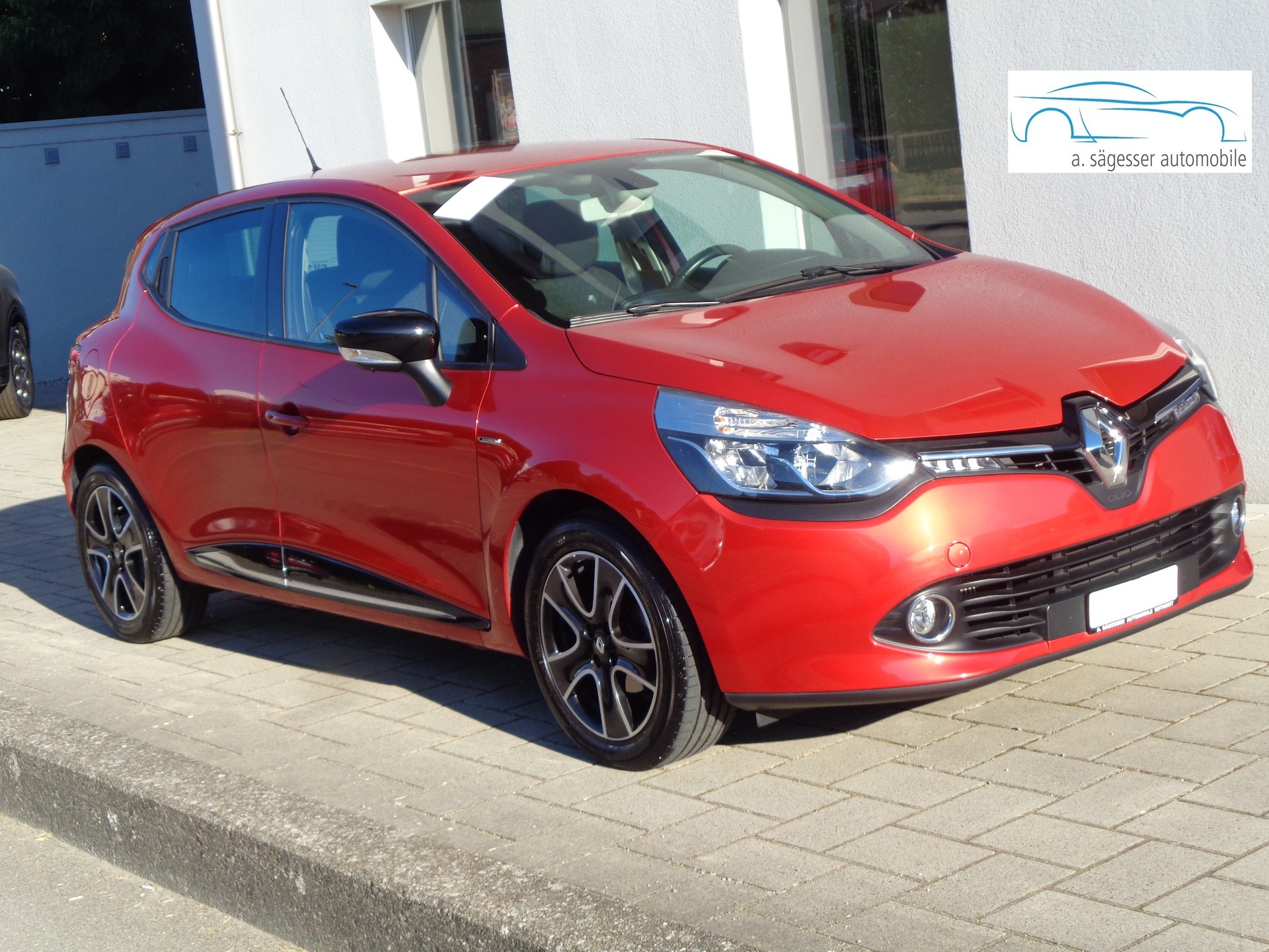 RENAULT Clio 1.2 16V T Limited EDC-image-0