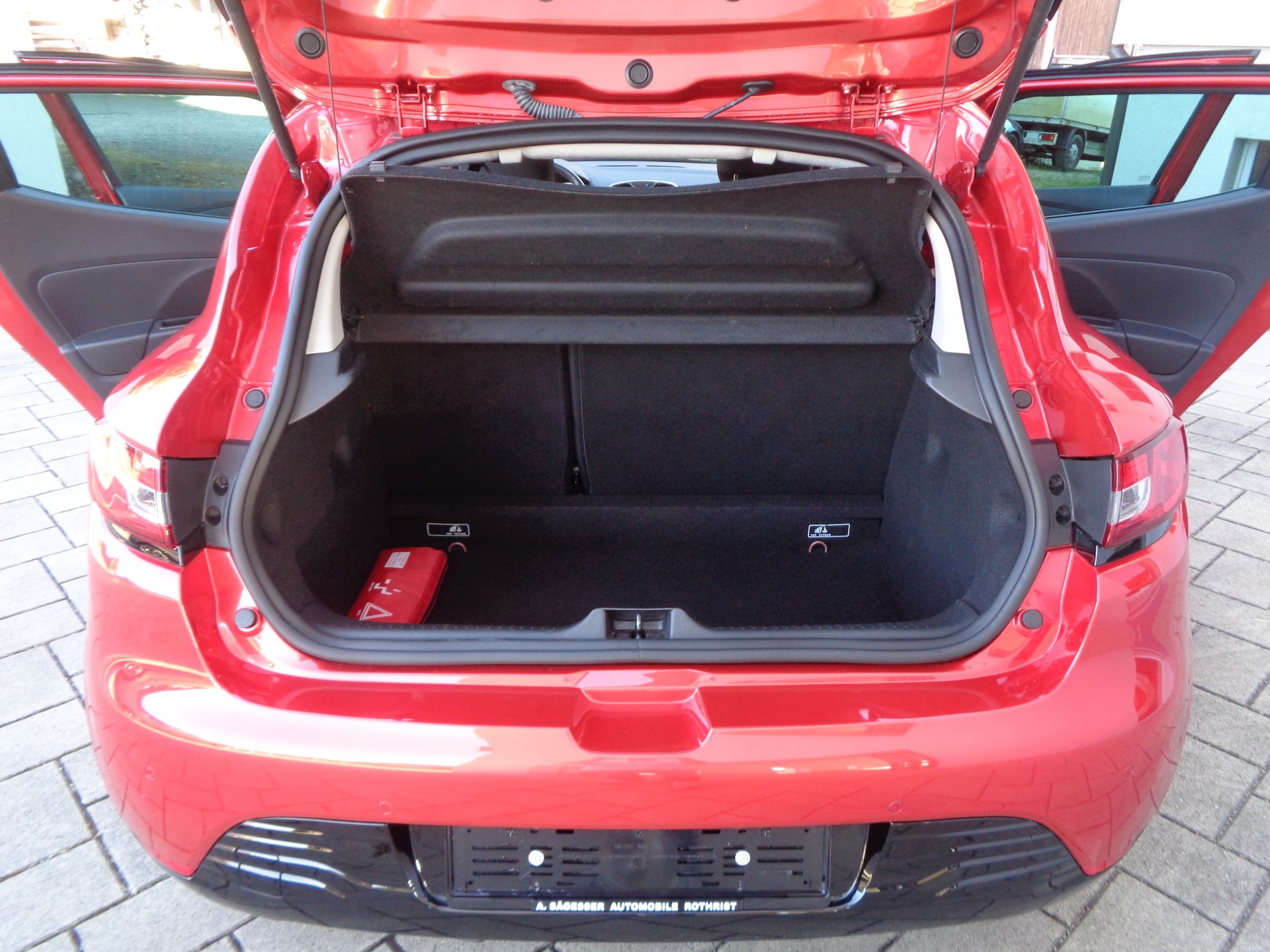 RENAULT Clio 1.2 16V T Limited EDC-image-6