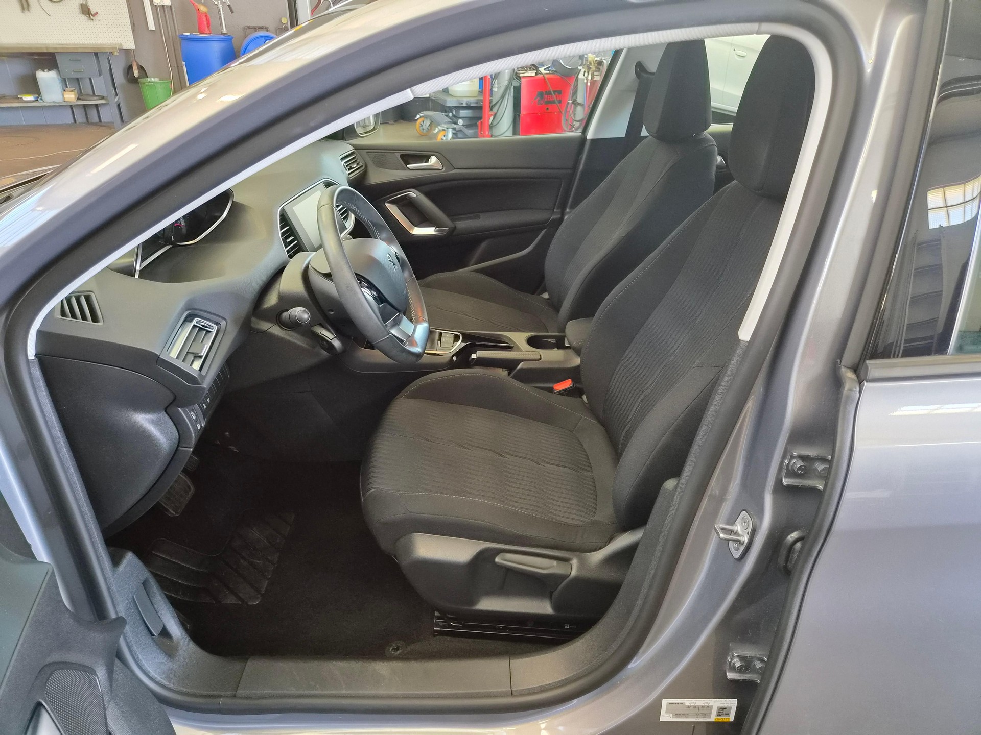 PEUGEOT 308 1.2 PureTech 130 Active S/S-image-6