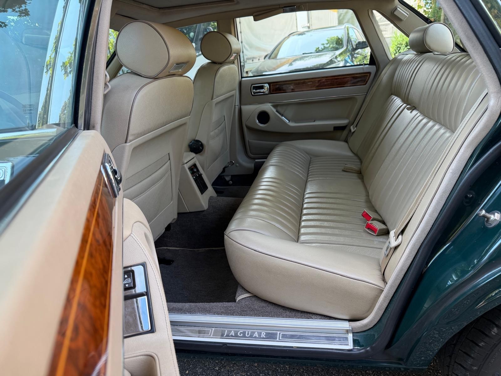 JAGUAR XJ6 4.0 Sovereign-image-11