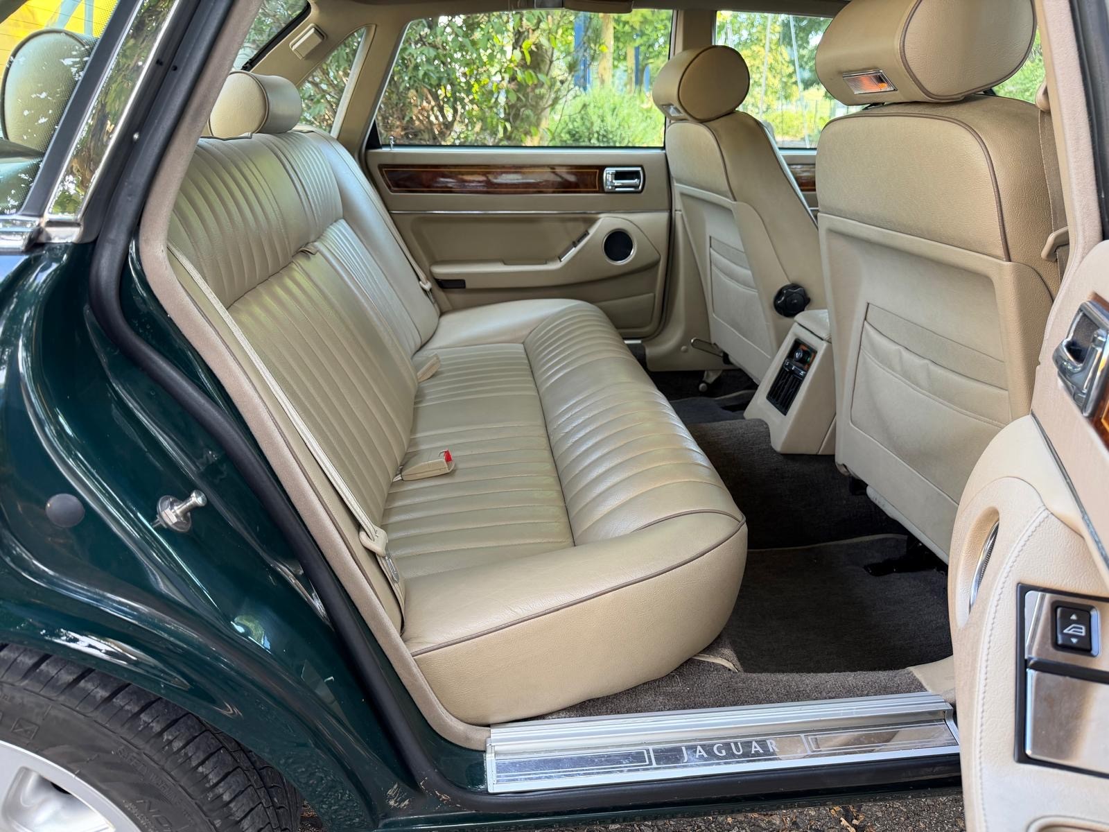 JAGUAR XJ6 4.0 Sovereign-image-12