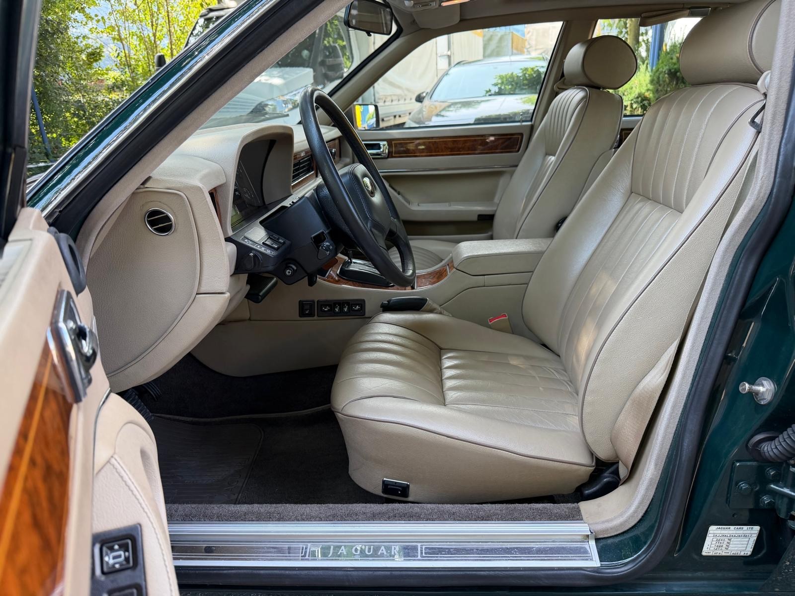 JAGUAR XJ6 4.0 Sovereign-image-10