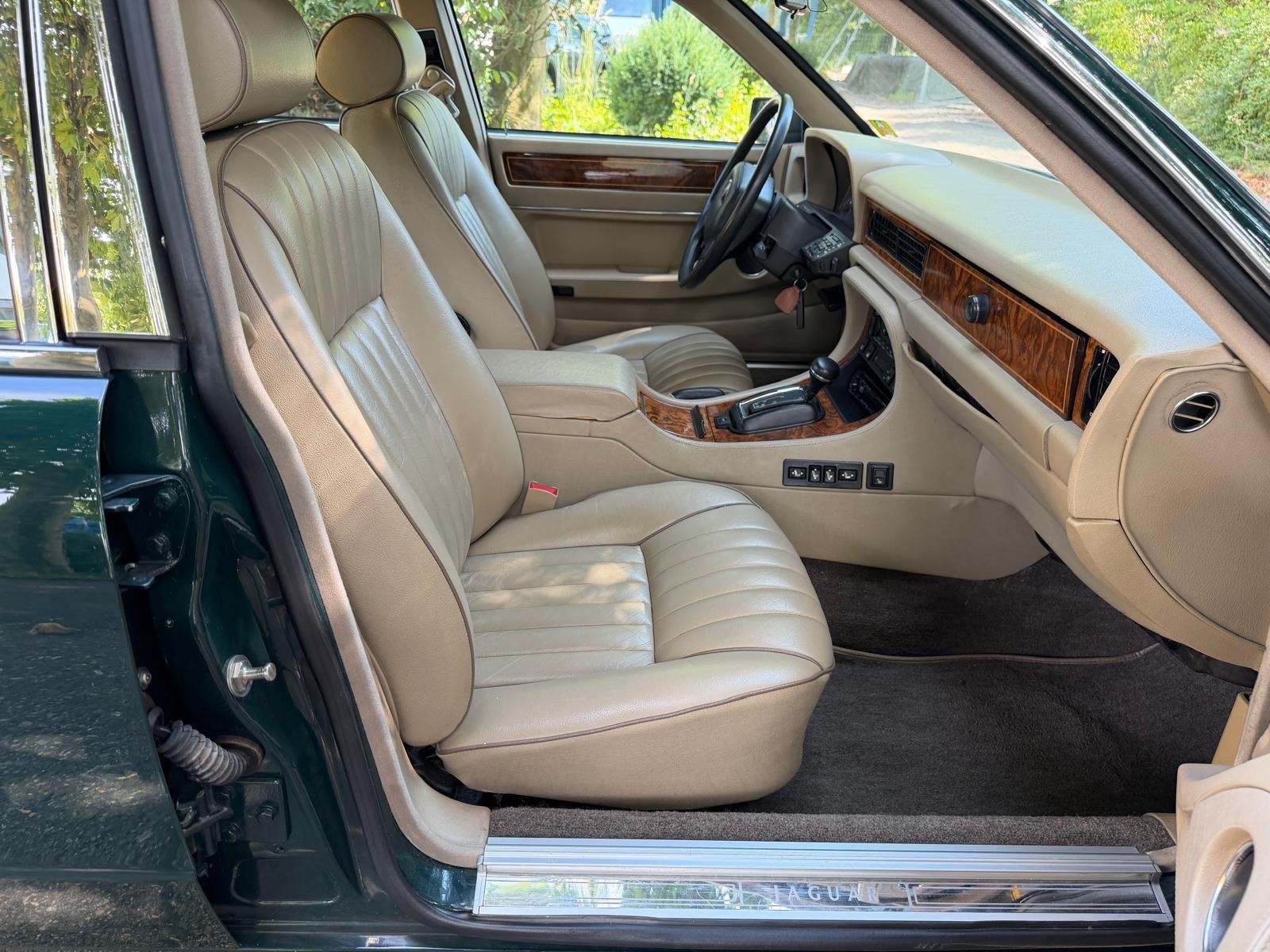 JAGUAR XJ6 4.0 Sovereign-image-9