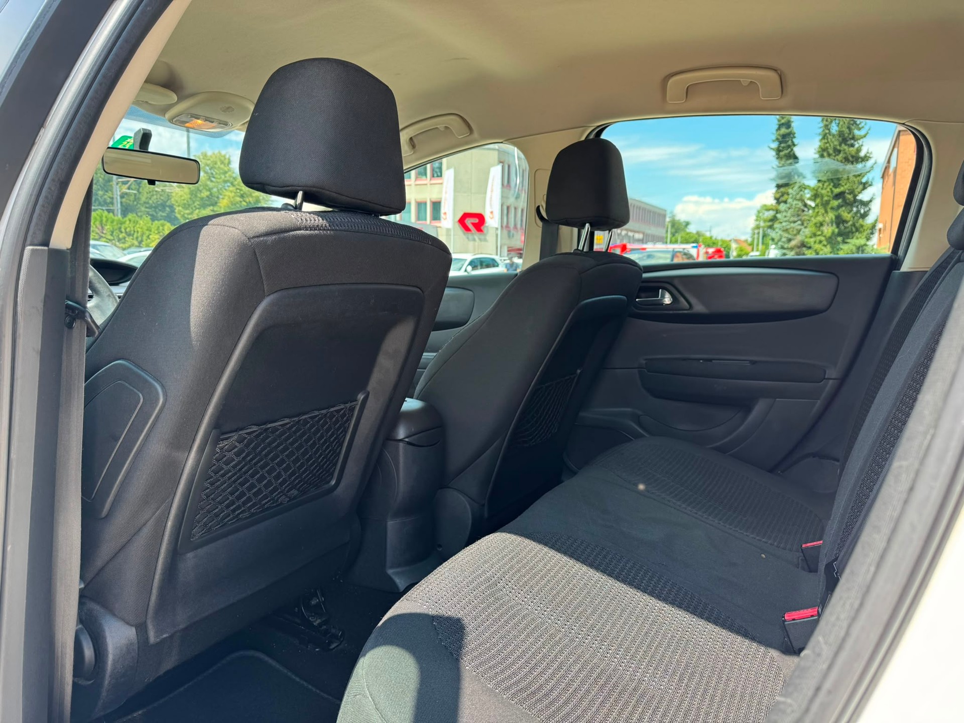 CITROEN C4 Berline 1.6i 16V VTR (Pack) Automatic-image-7