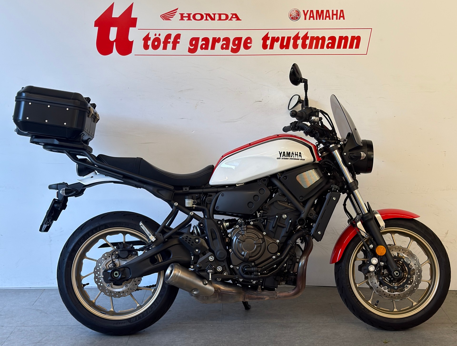 YAMAHA XSR 700