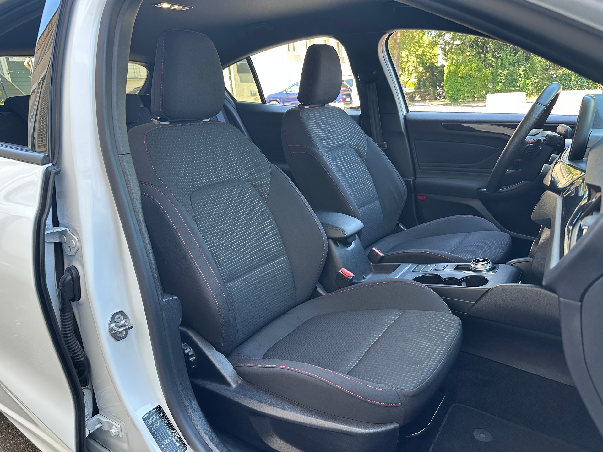 FORD Focus 1.0 SCTi ST Line Automatic-image-13