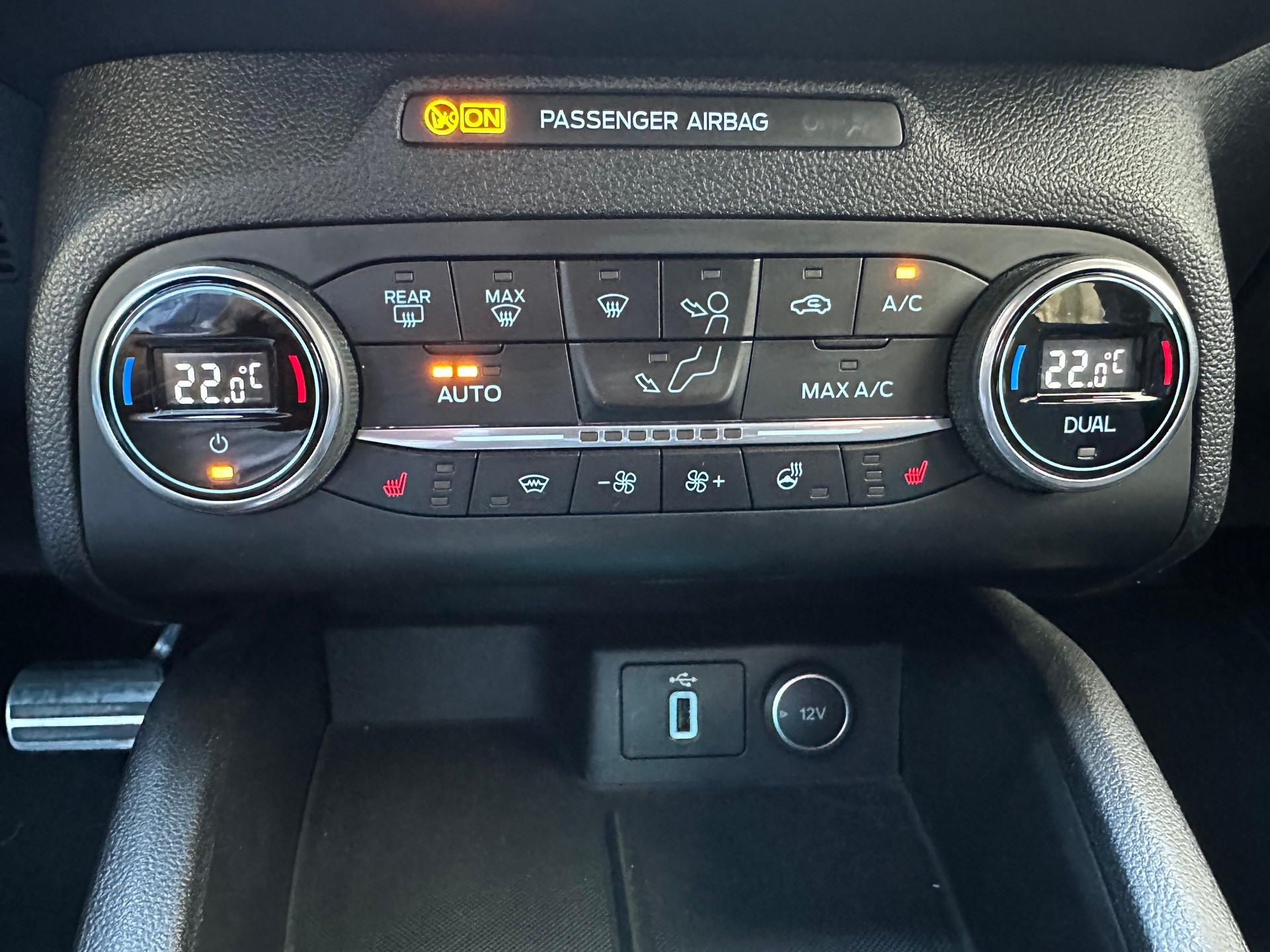 FORD Focus 1.0 SCTi ST Line Automatic-image-19