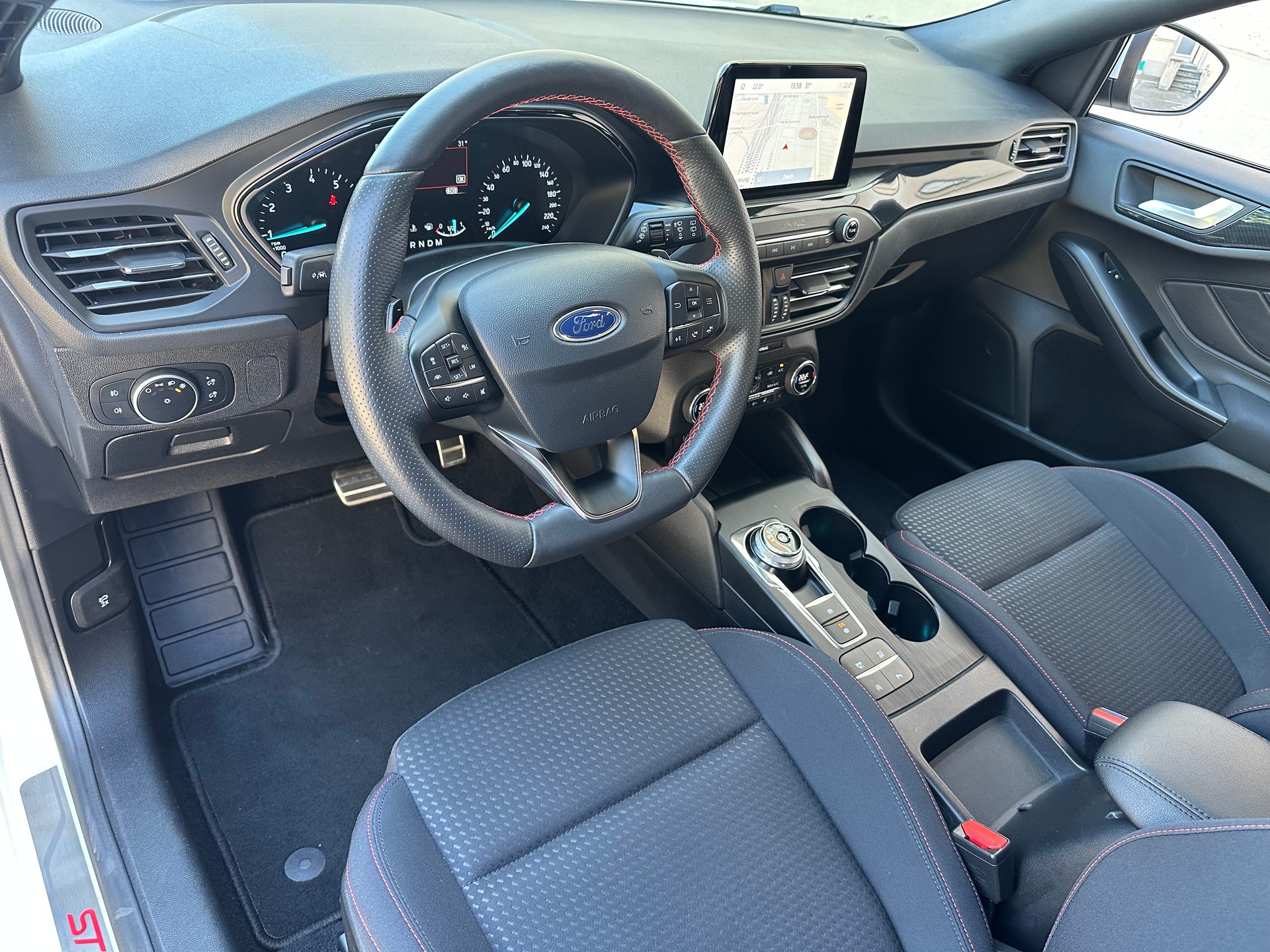 FORD Focus 1.0 SCTi ST Line Automatic-image-9