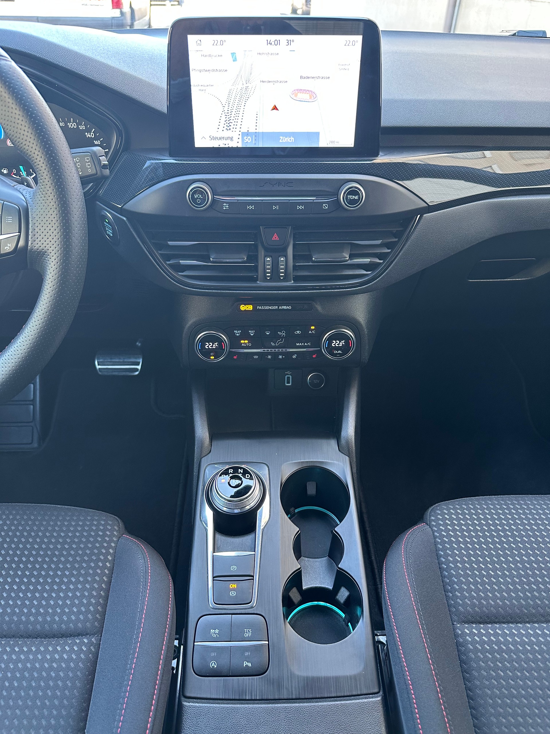 FORD Focus 1.0 SCTi ST Line Automatic-image-17