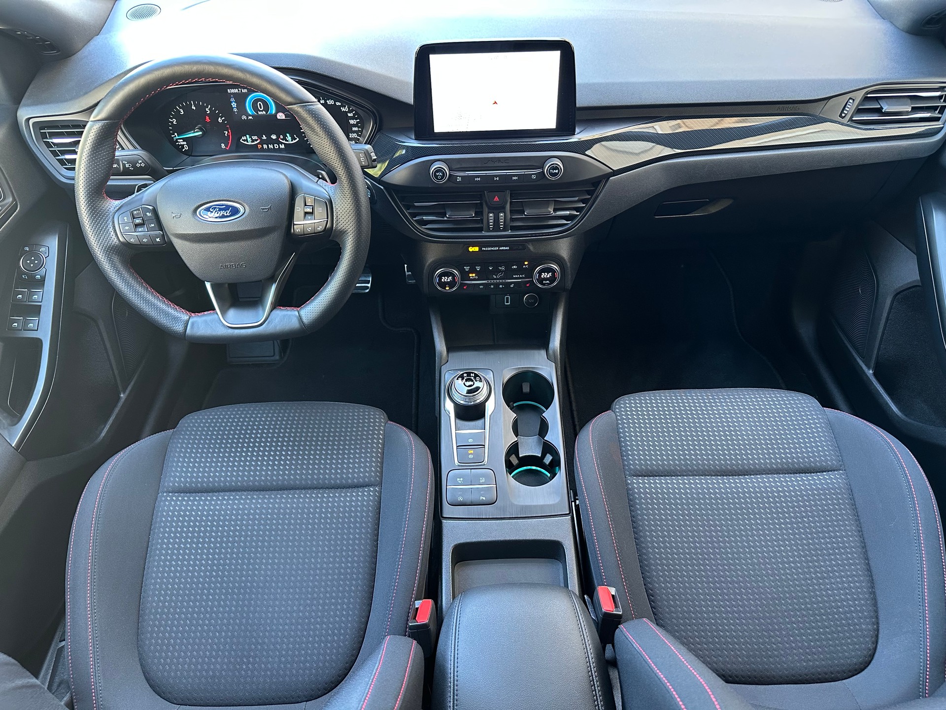 FORD Focus 1.0 SCTi ST Line Automatic-image-8
