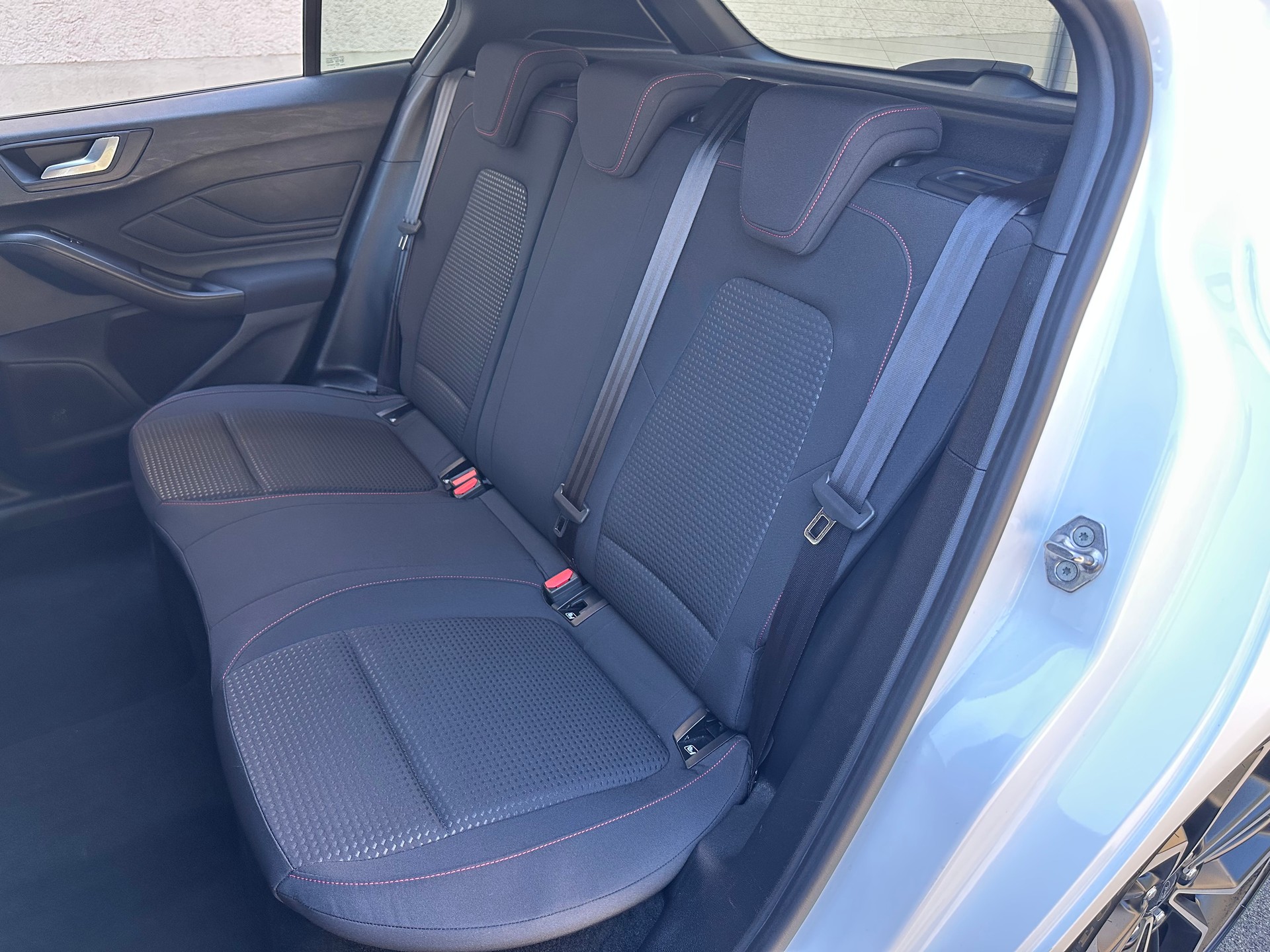 FORD Focus 1.0 SCTi ST Line Automatic-image-14
