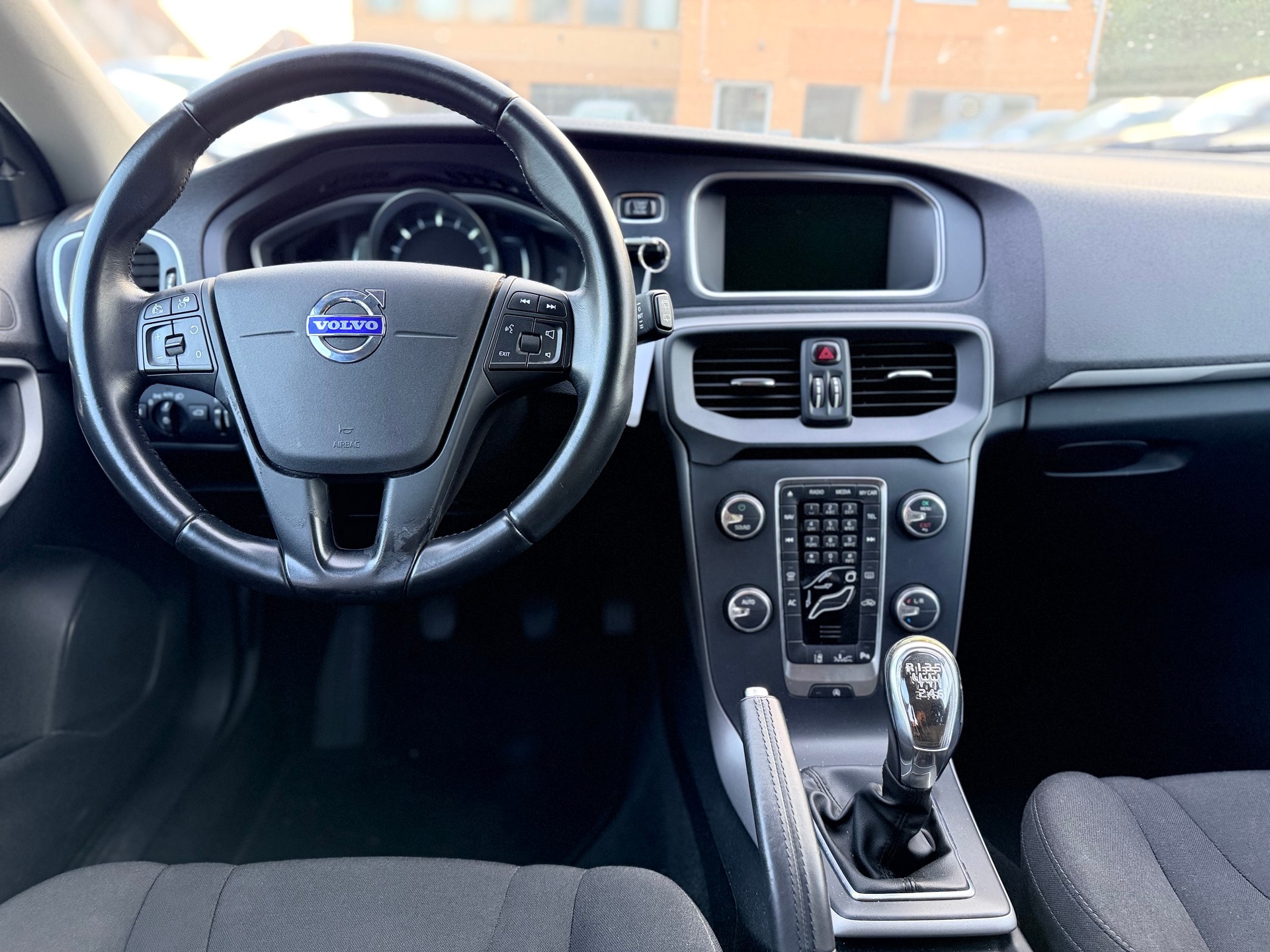 VOLVO V40 D2 Kinetic-image-16