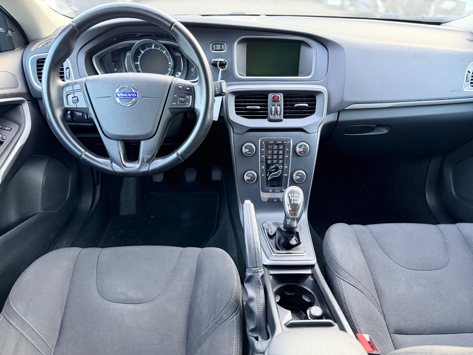 VOLVO V40 D2 Kinetic-image-17