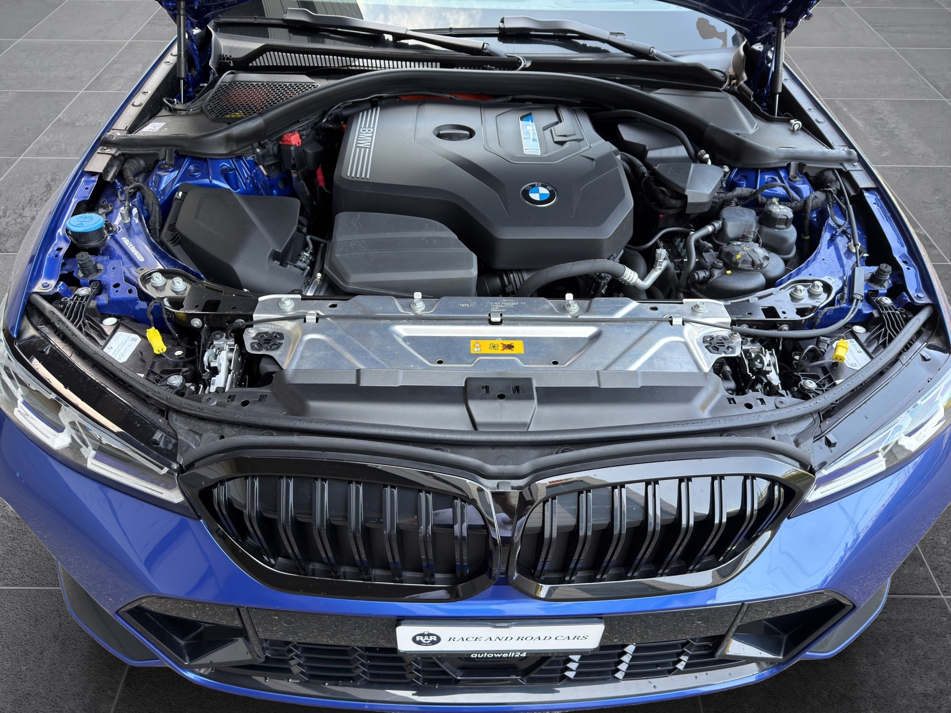 BMW BMW 330e x DriveTouring Steptronic - M Sport-image-27