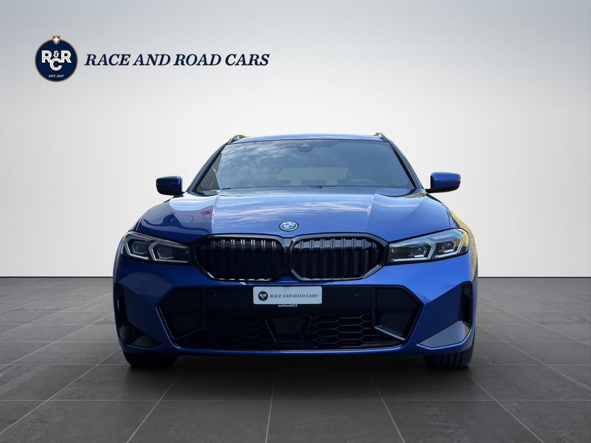 BMW BMW 330e x DriveTouring Steptronic - M Sport-showroom-element-1