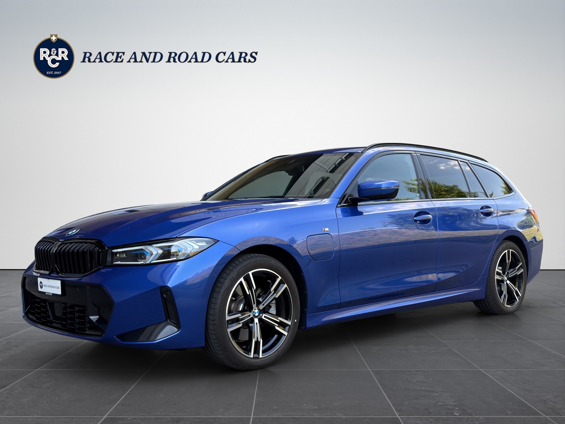 BMW BMW 330e x DriveTouring Steptronic - M Sport
