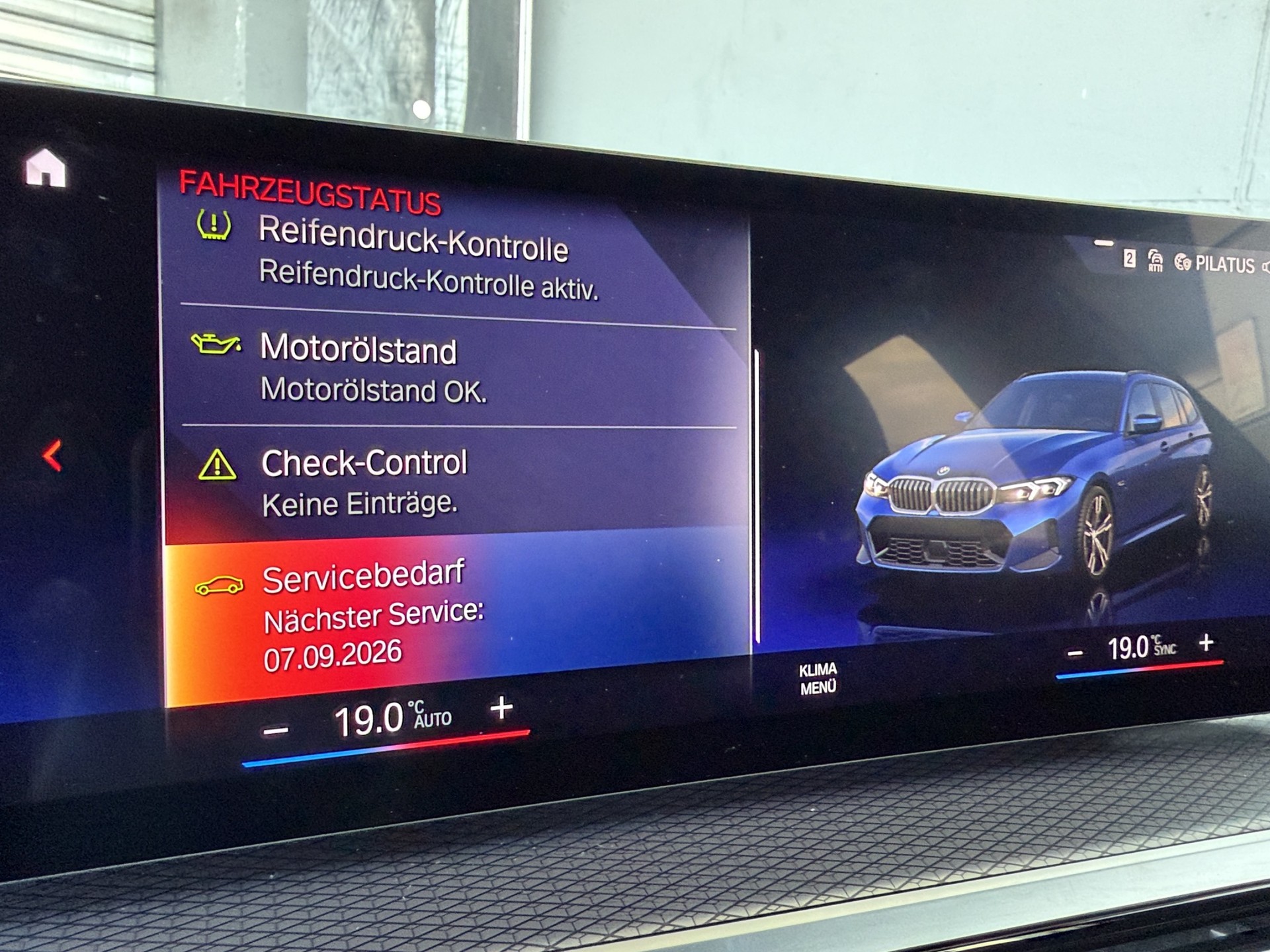 BMW BMW 330e x DriveTouring Steptronic - M Sport-image-18