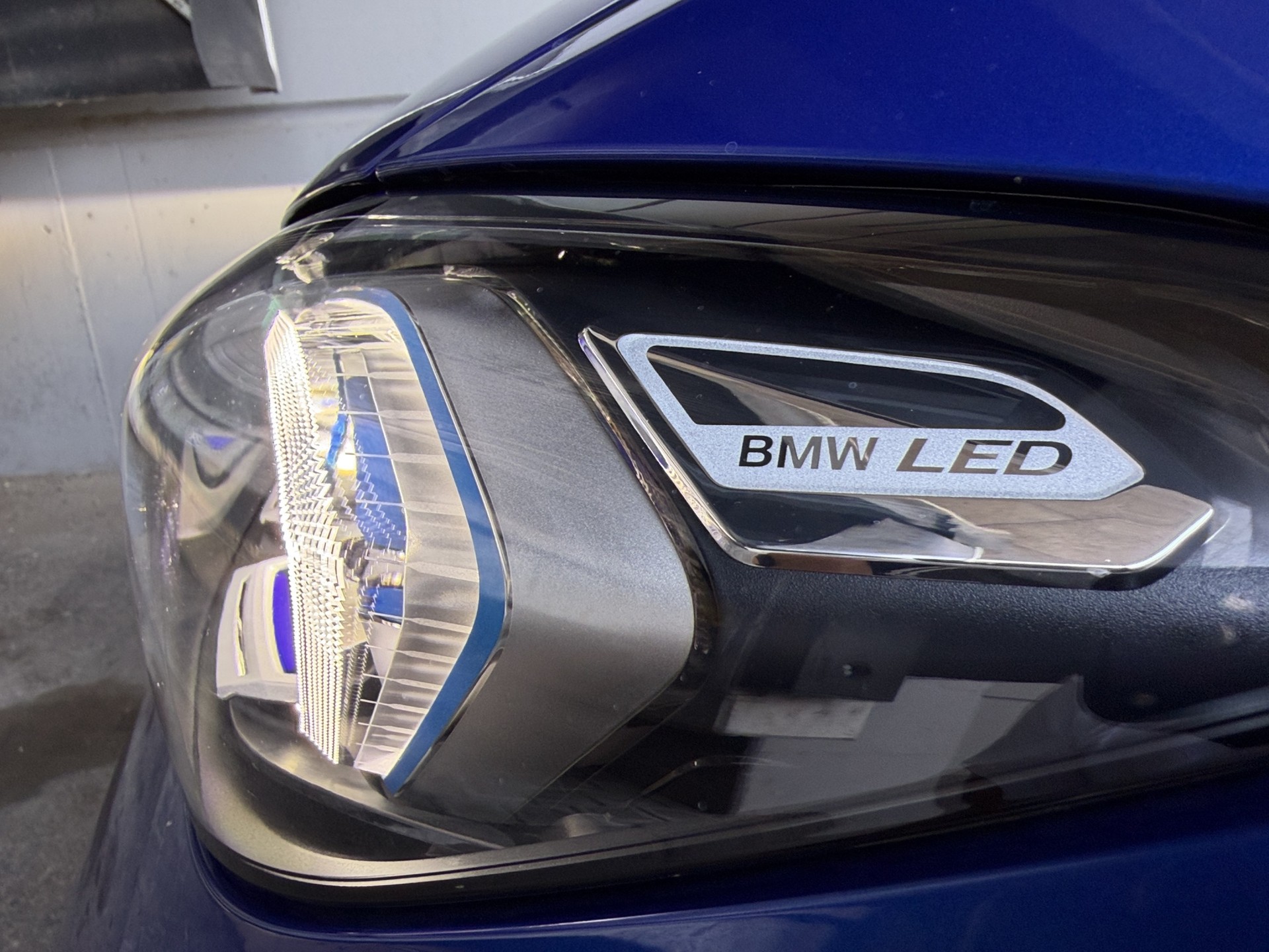 BMW BMW 330e x DriveTouring Steptronic - M Sport-image-25