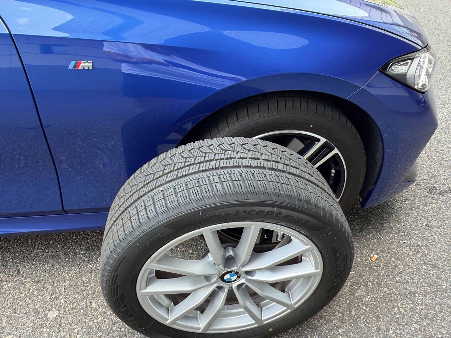 BMW BMW 330e x DriveTouring Steptronic - M Sport-image-26