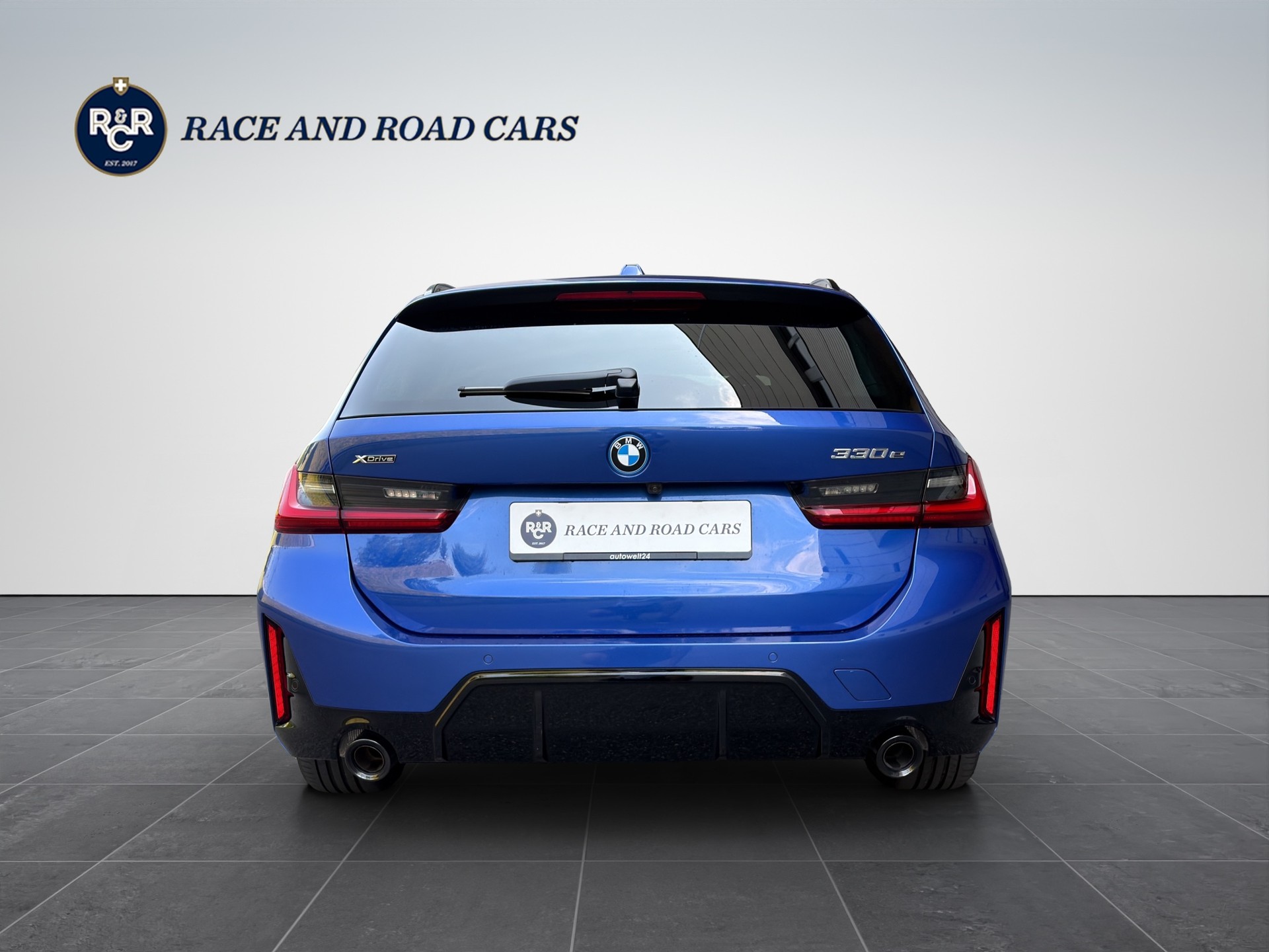 BMW BMW 330e x DriveTouring Steptronic - M Sport-image-5