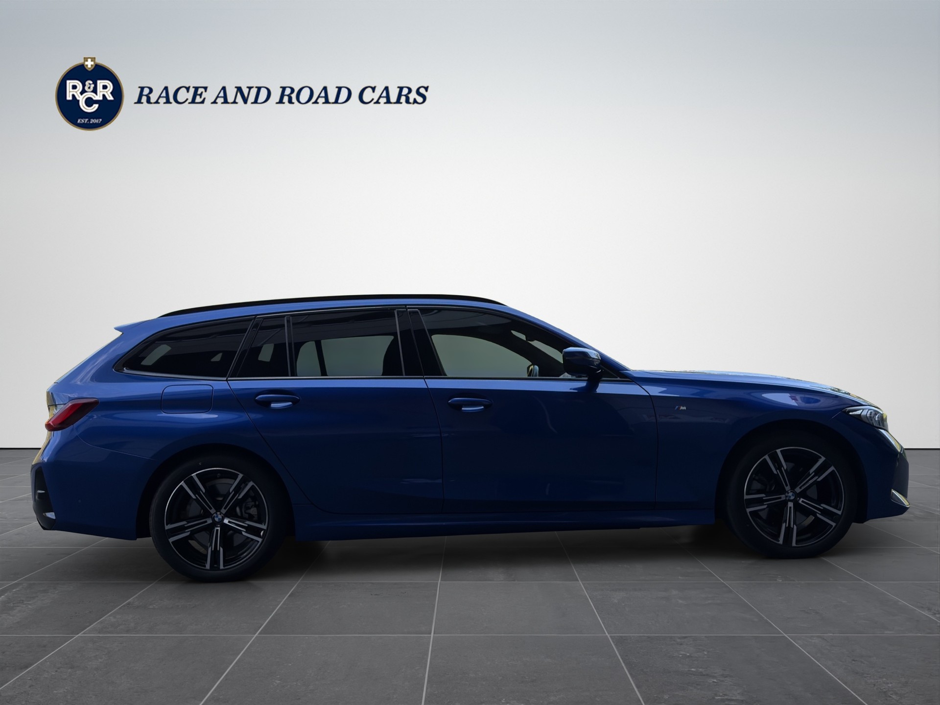 BMW BMW 330e x DriveTouring Steptronic - M Sport-showroom-element-3