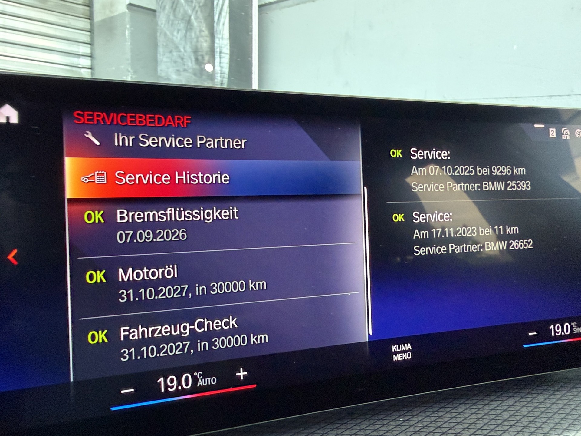 BMW BMW 330e x DriveTouring Steptronic - M Sport-image-21
