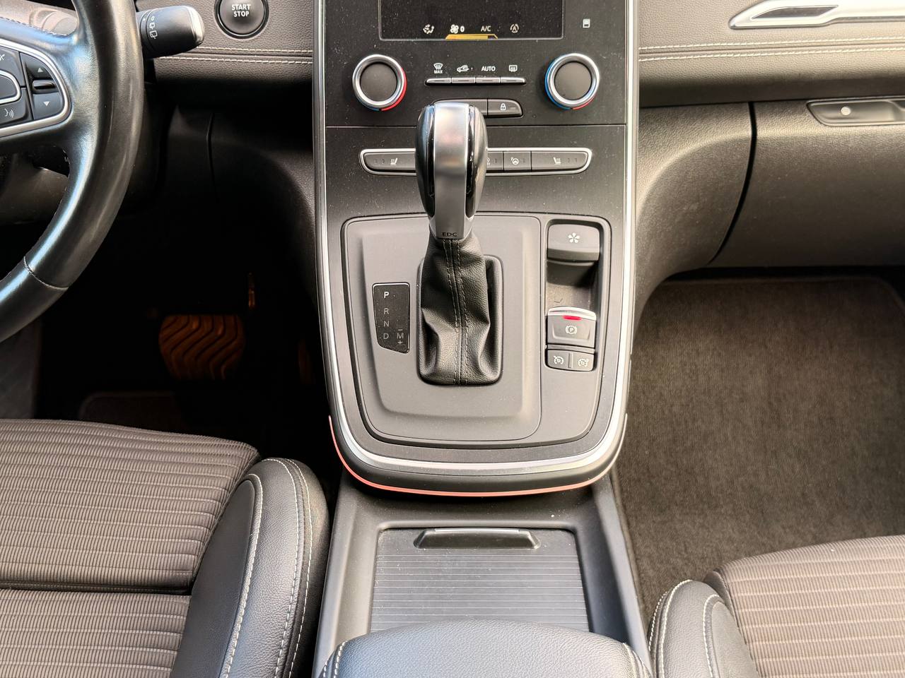 RENAULT Scénic 1.3 16V Turbo Intens EDC-image-22