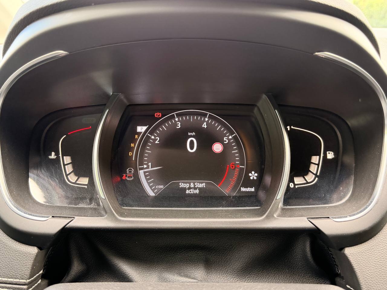 RENAULT Scénic 1.3 16V Turbo Intens EDC-image-8