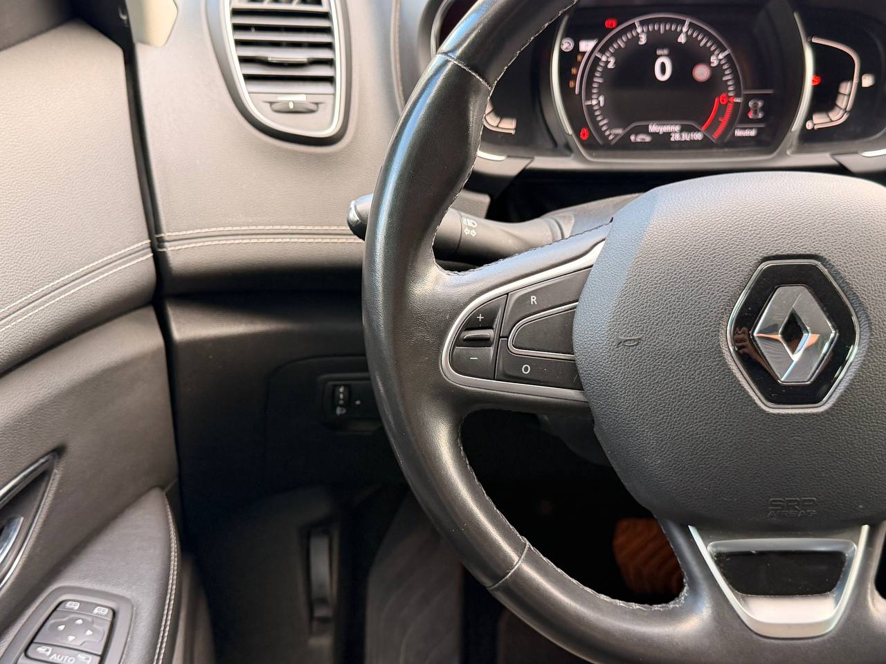RENAULT Scénic 1.3 16V Turbo Intens EDC-image-13