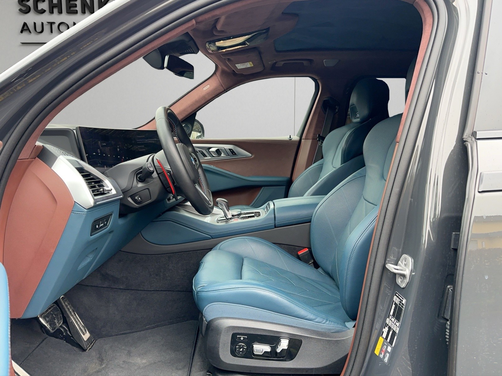 BMW XM xDrive 50e PHEV Steptronic-image-9