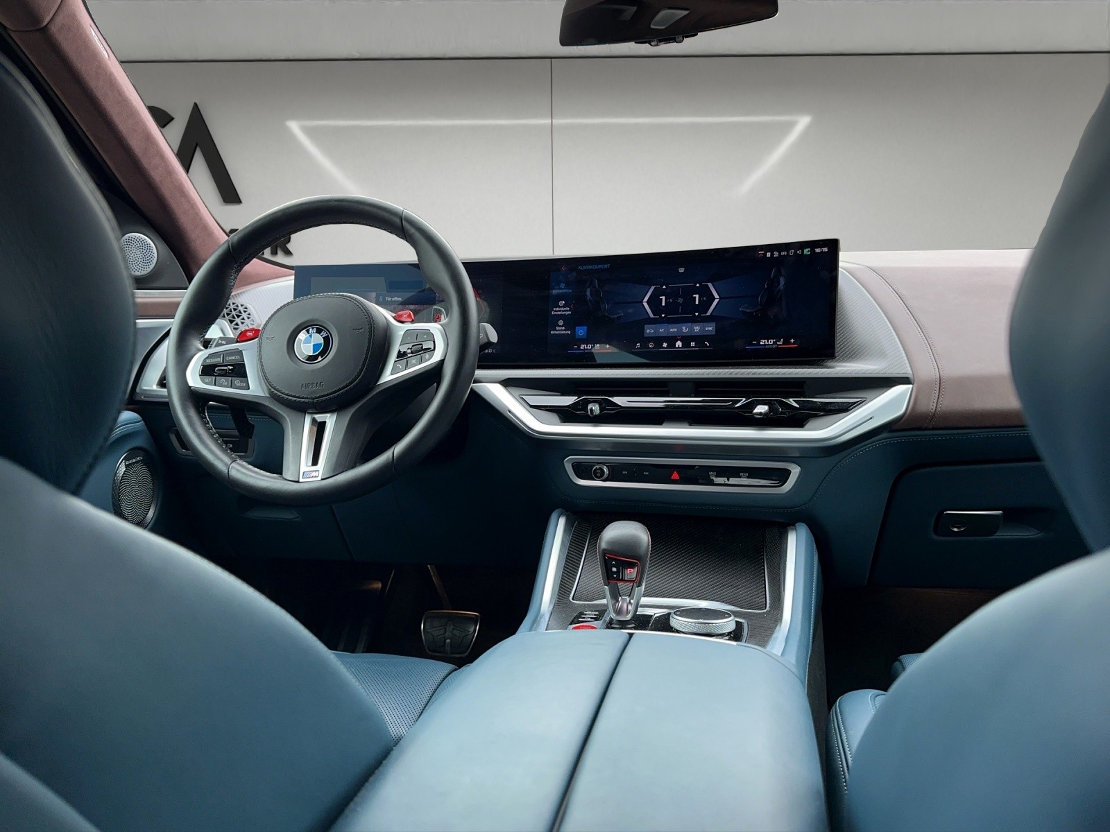 BMW XM xDrive 50e PHEV Steptronic-image-13