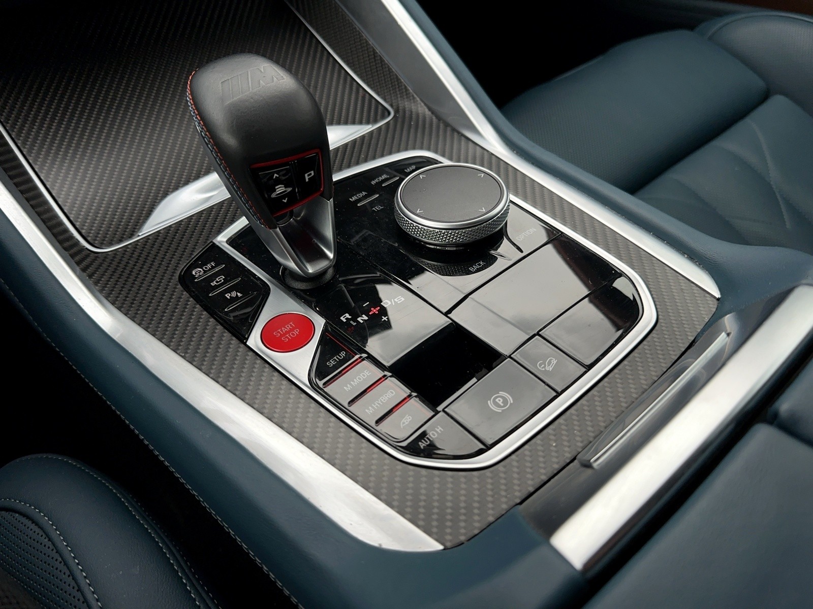 BMW XM xDrive 50e PHEV Steptronic-image-17