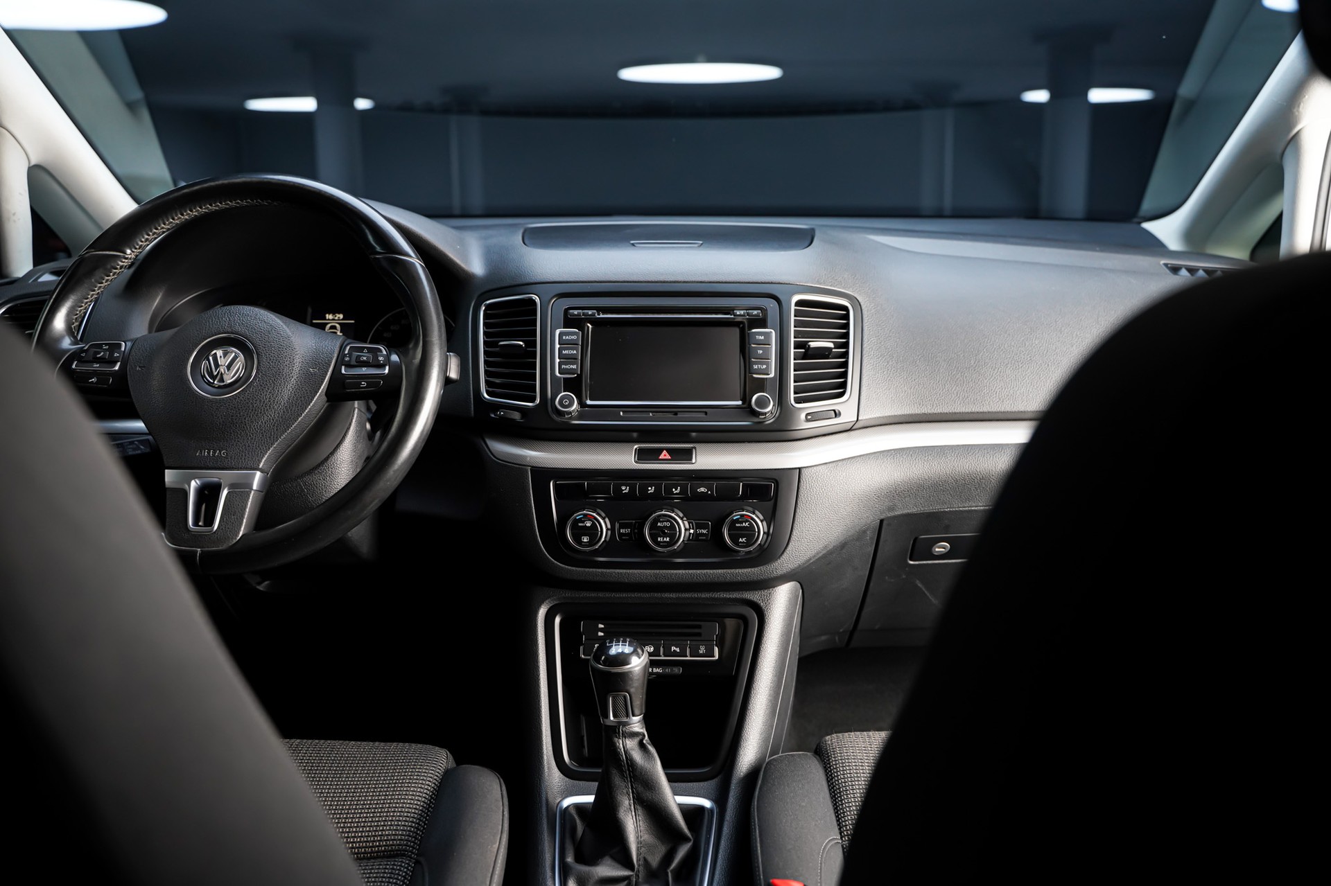 VW Sharan 2.0 TDI BMT Comfortline 4Motion-image-18