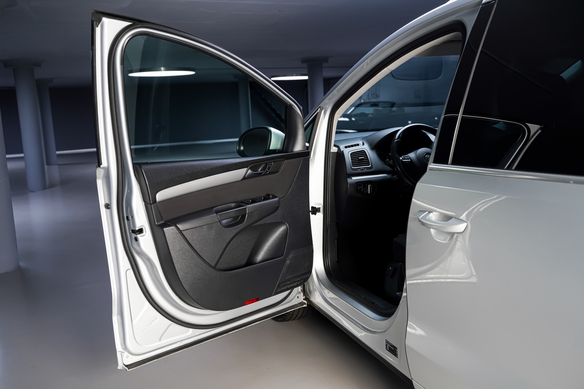 VW Sharan 2.0 TDI BMT Comfortline 4Motion-image-7