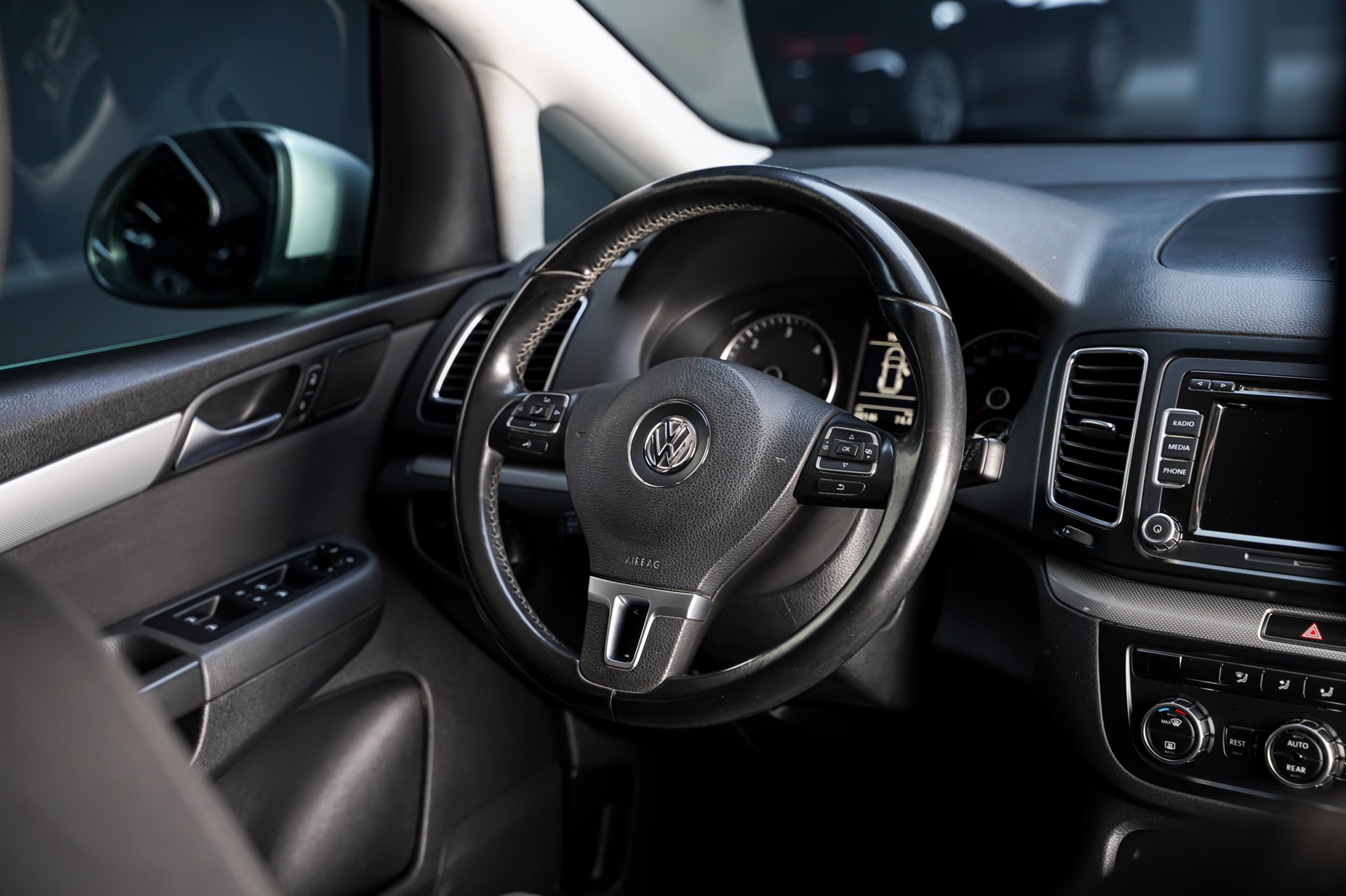 VW Sharan 2.0 TDI BMT Comfortline 4Motion-image-17