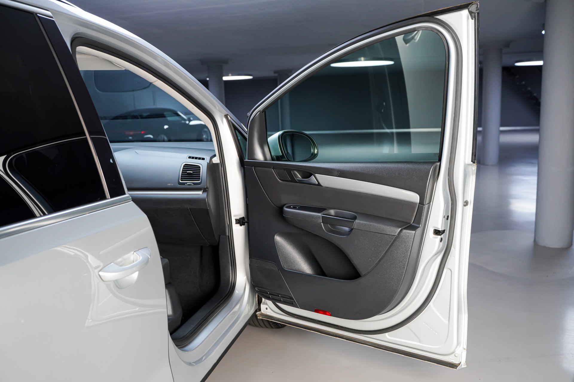 VW Sharan 2.0 TDI BMT Comfortline 4Motion-image-14
