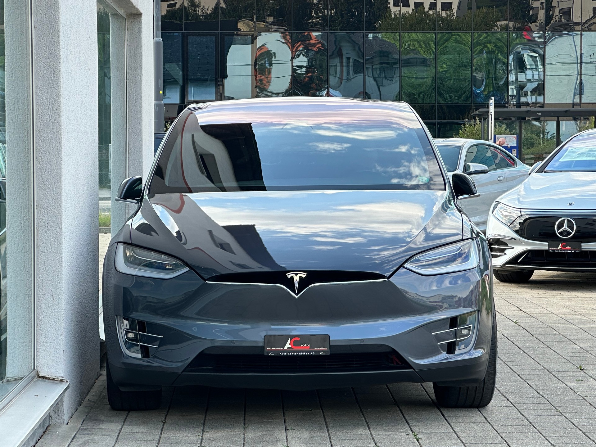 TESLA Model X *RAVEN* Maximale-Reichweite-showroom-element-2