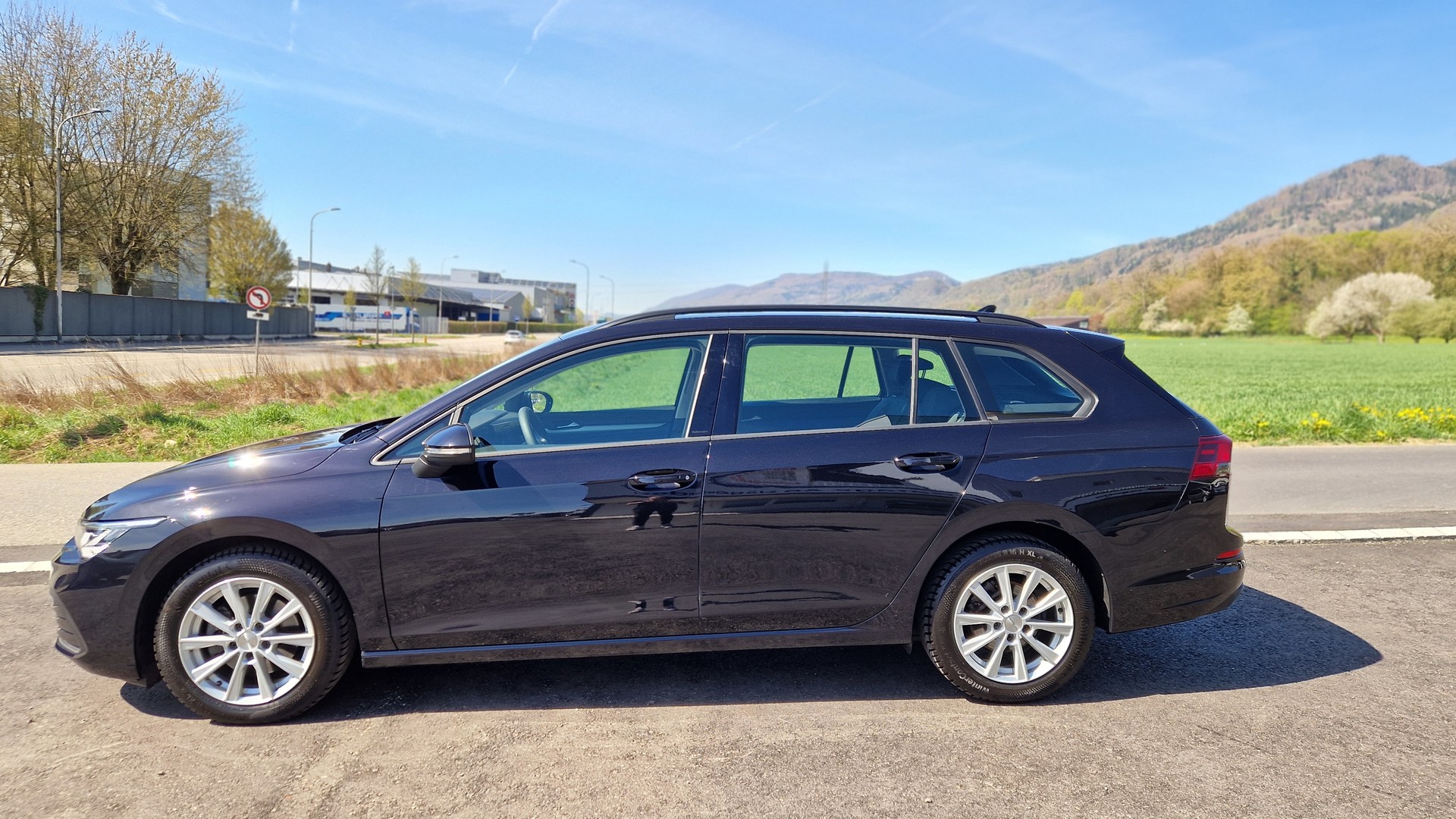 VW Golf Variant 1.0 TSI Value-image-1