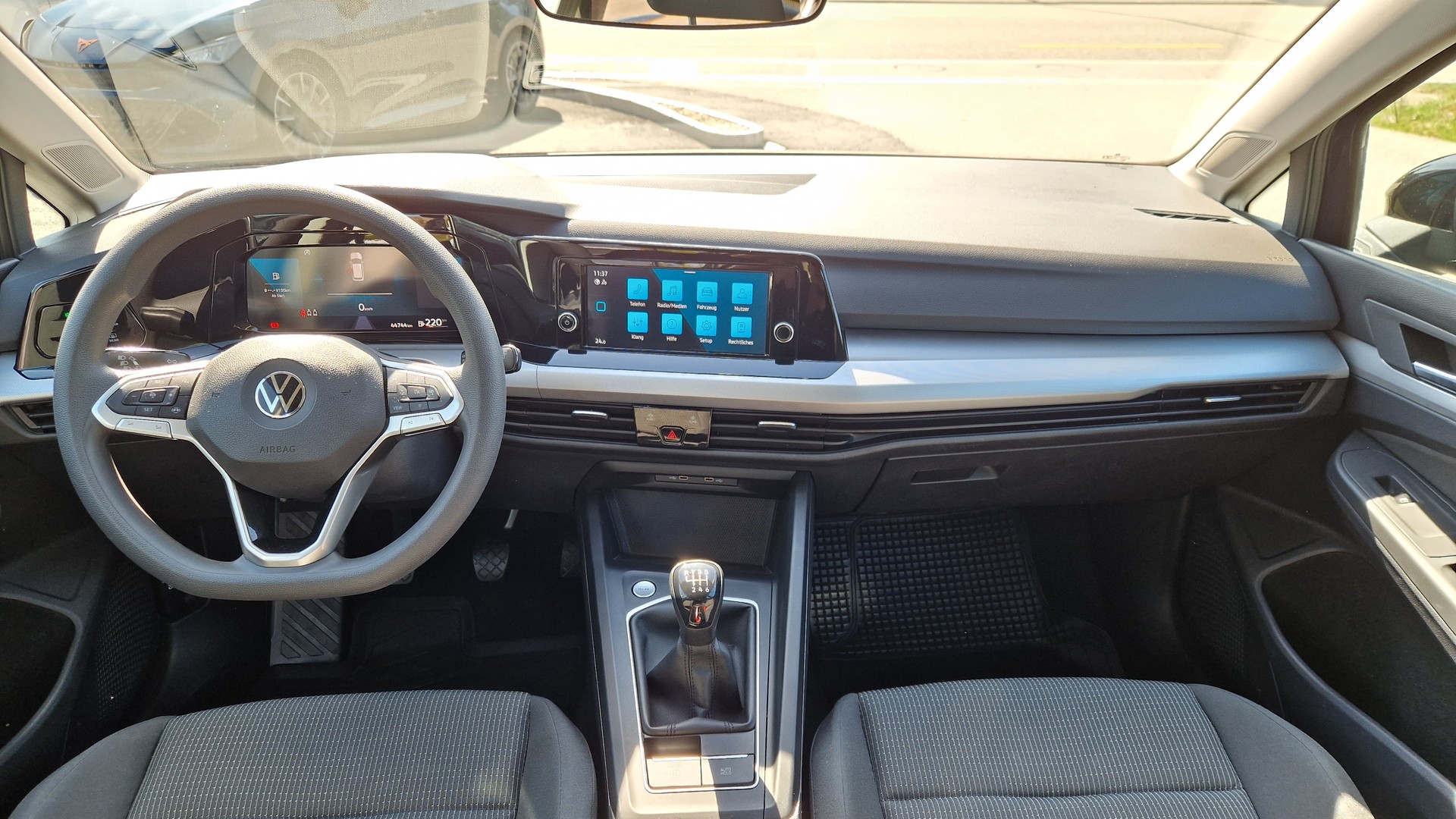 VW Golf Variant 1.0 TSI Value-image-8