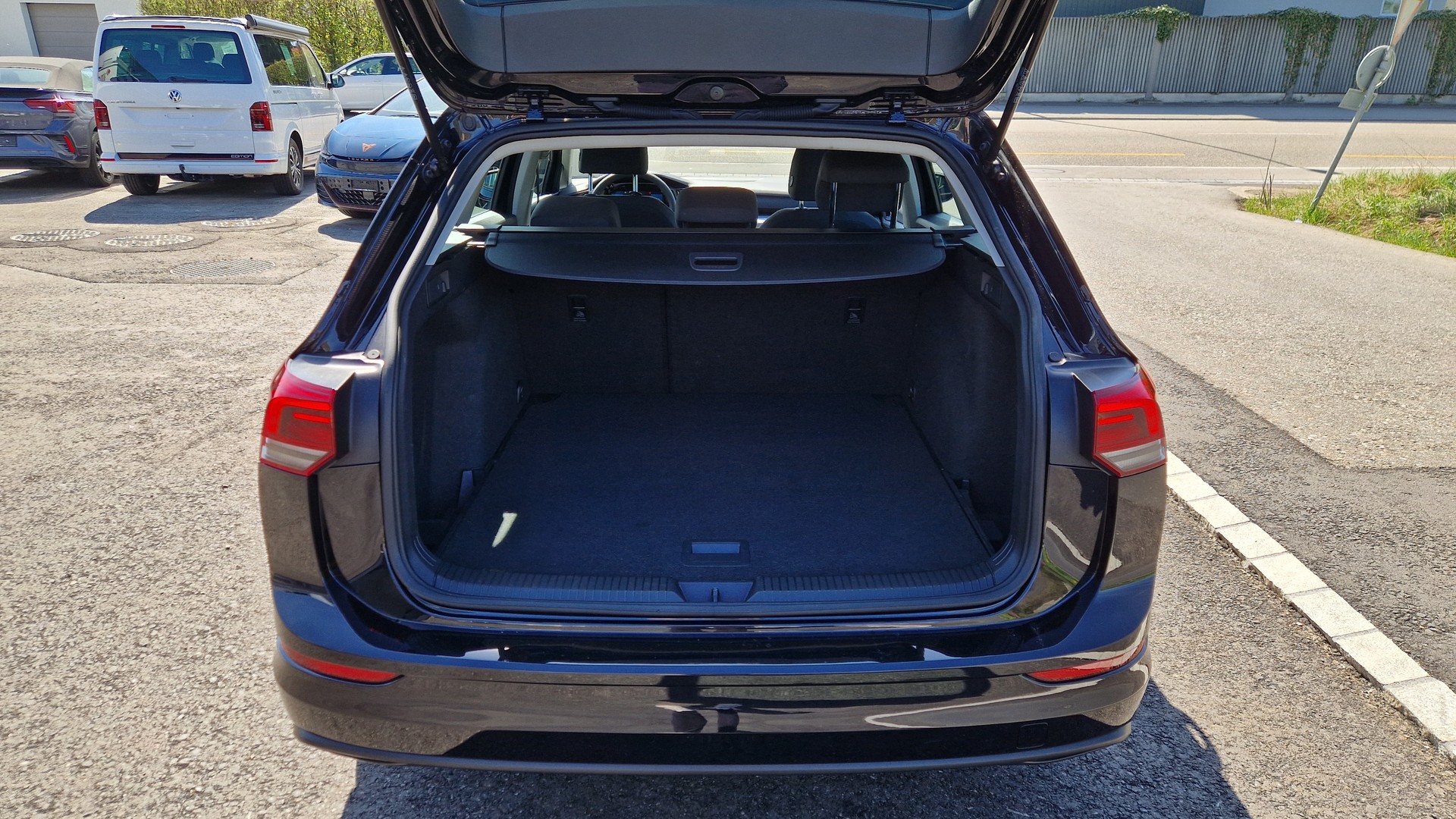 VW Golf Variant 1.0 TSI Value-image-13