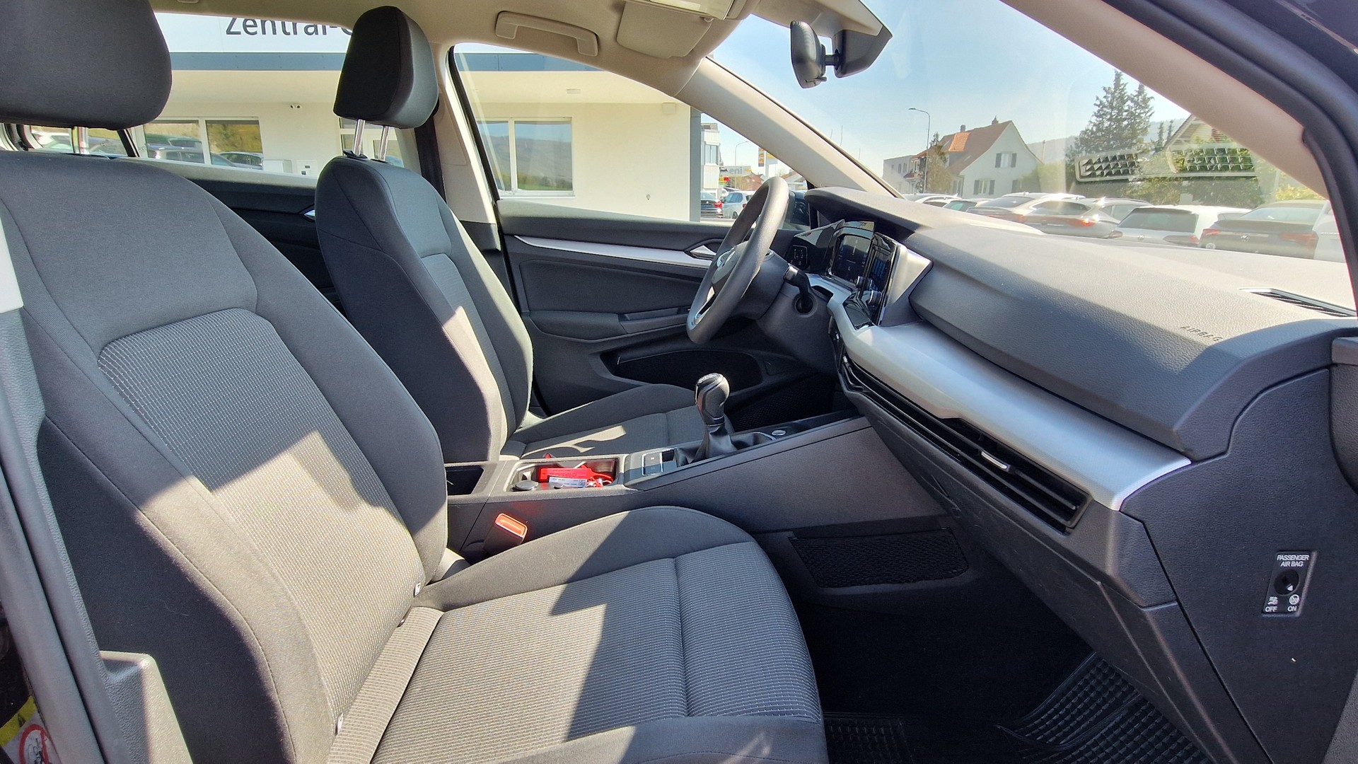 VW Golf Variant 1.0 TSI Value-image-9