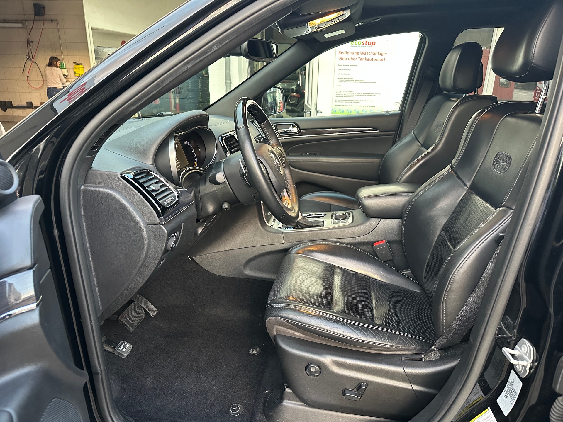 JEEP Grand Cherokee 3.0 CRD Overland Automatic-image-9