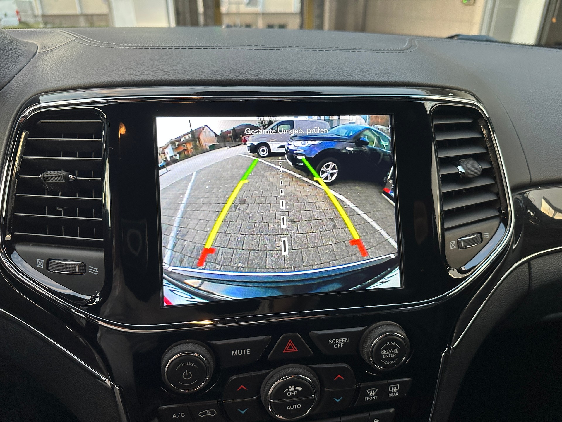 JEEP Grand Cherokee 3.0 CRD Overland Automatic-image-12