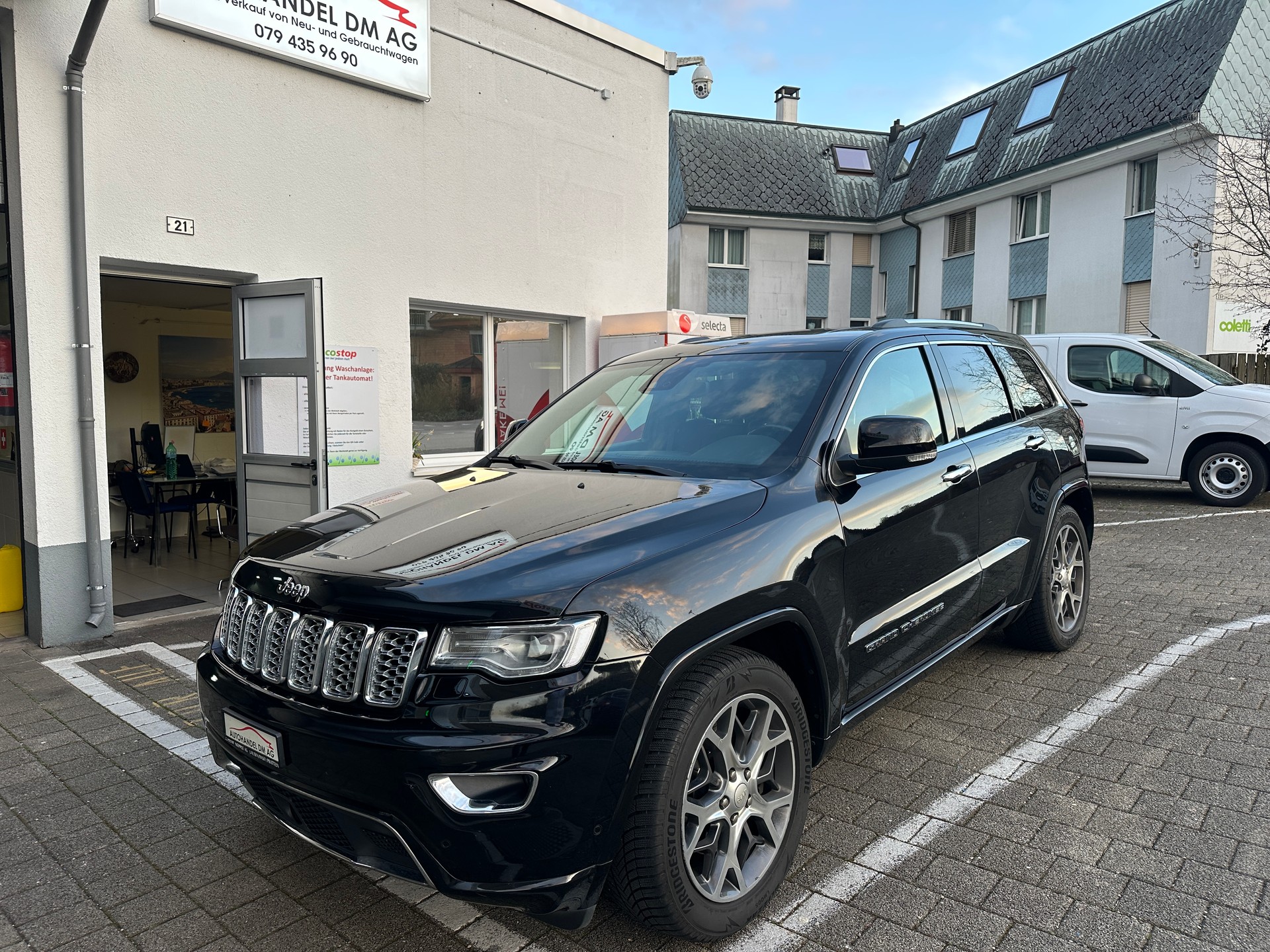 JEEP Grand Cherokee 3.0 CRD Overland Automatic-image-1