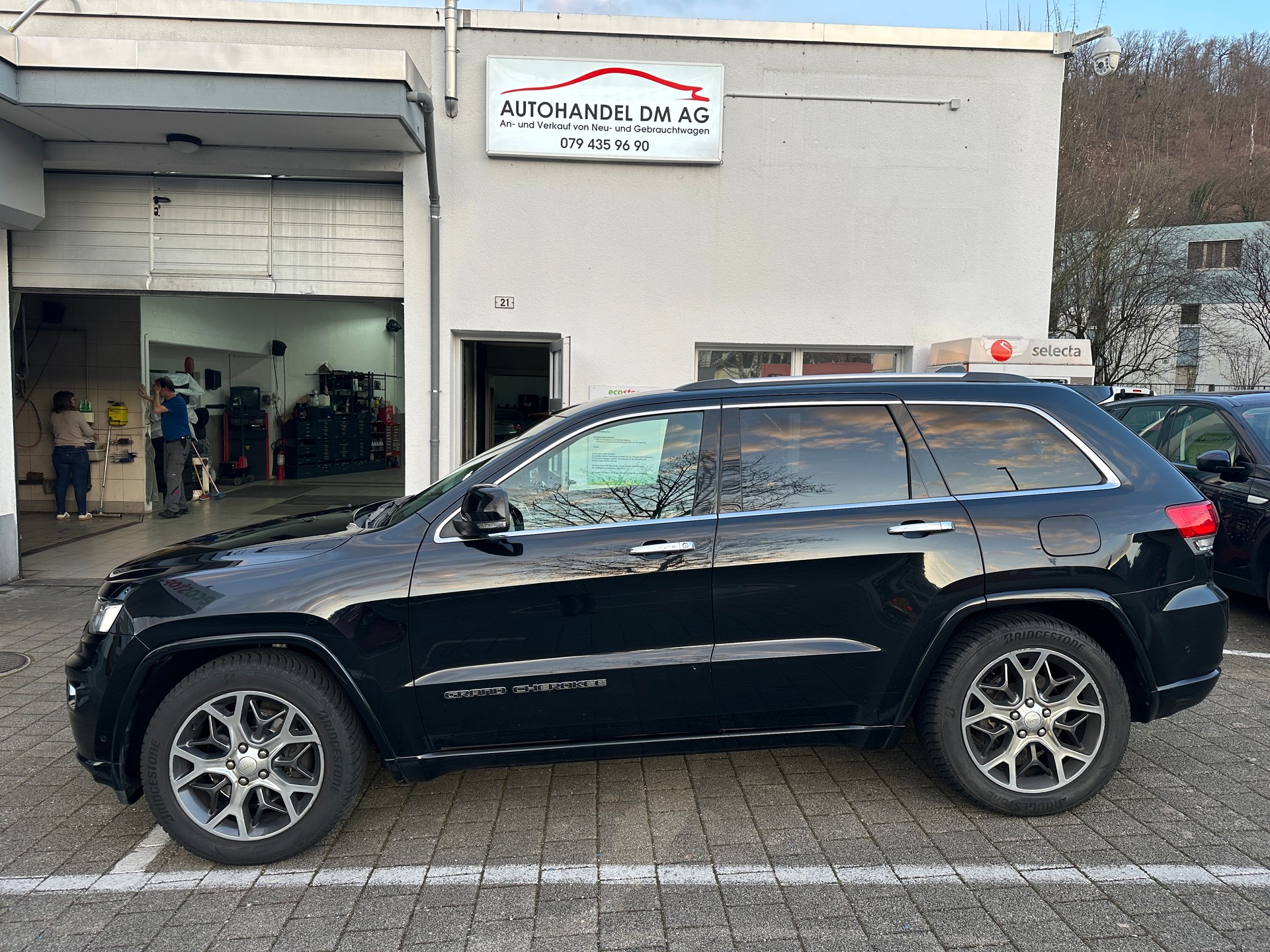 JEEP Grand Cherokee 3.0 CRD Overland Automatic-image-2