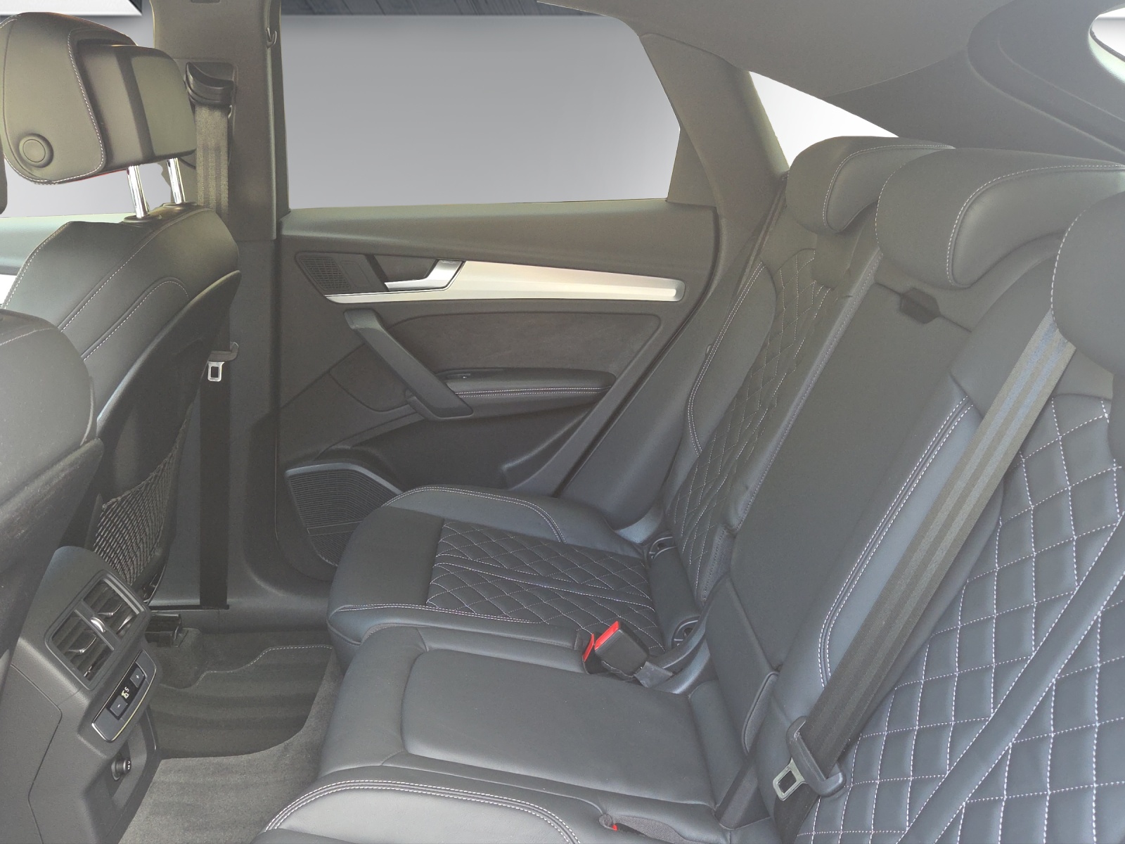 AUDI Q5 Sportback 40 TDI Blackedition quattro S-tronic-image-16