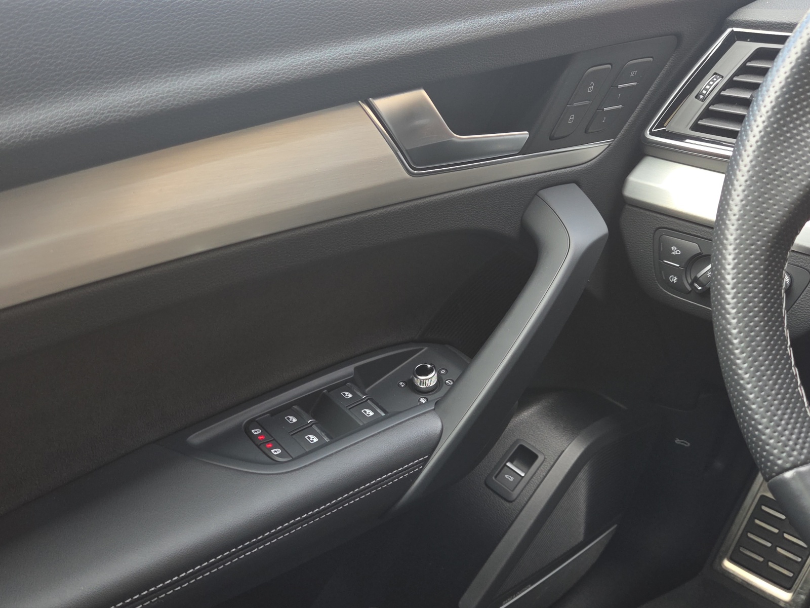 AUDI Q5 Sportback 40 TDI Blackedition quattro S-tronic-image-14