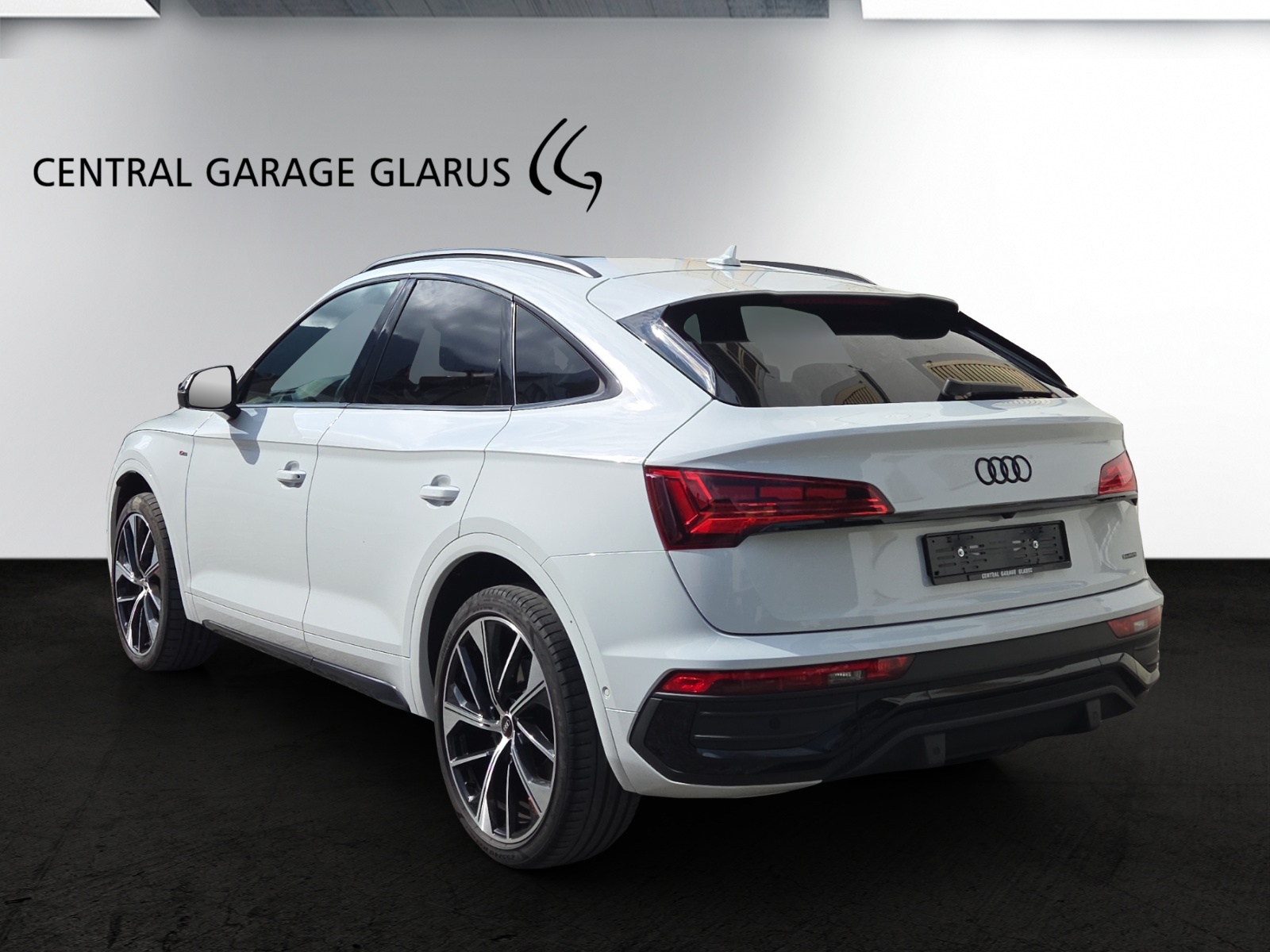 AUDI Q5 Sportback 40 TDI Blackedition quattro S-tronic-image-6